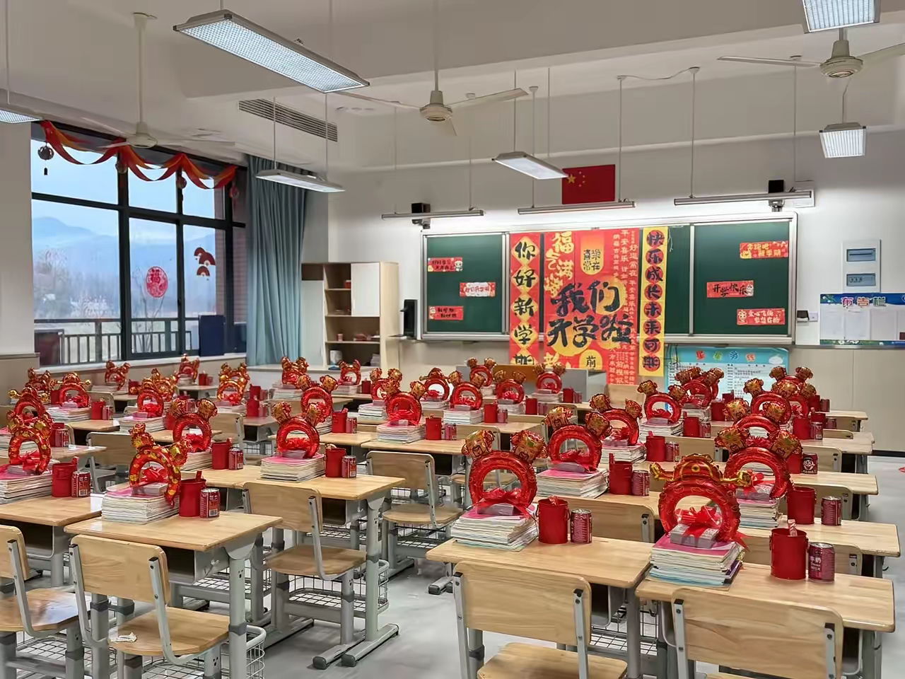 这是某小学给孩子们准备的开学仪式感!真是给足了幸福感和期待啊!