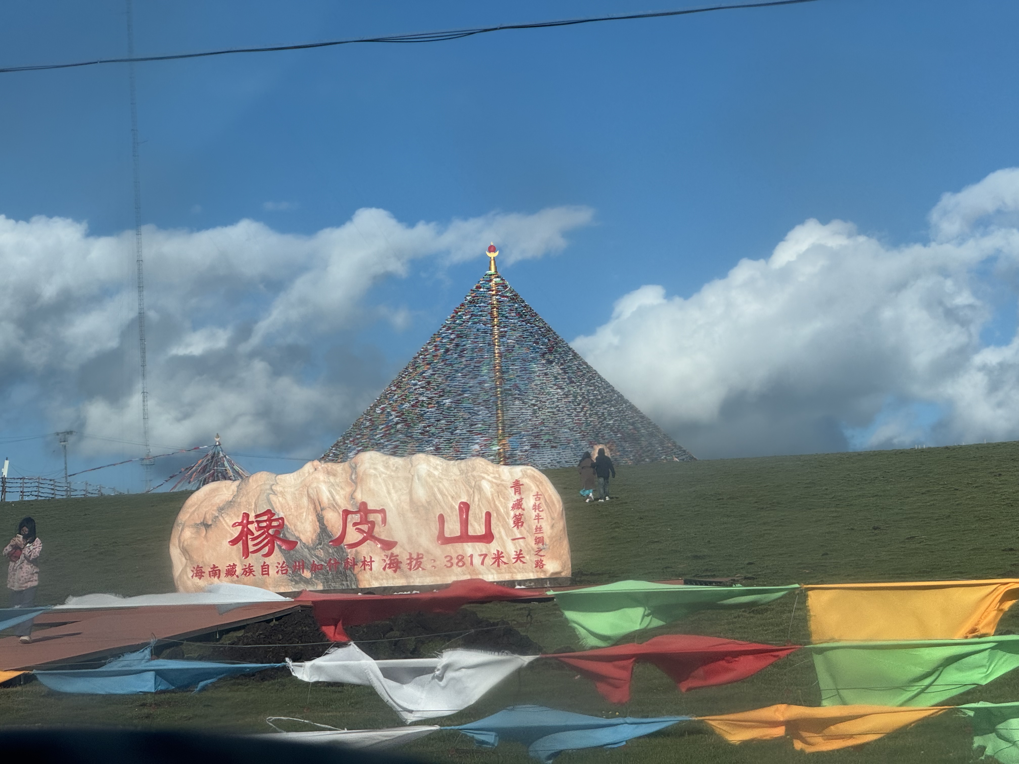 海拔3817米的青海高原,橡皮山,可以鸟瞰整个青海湖全景,橡皮山垭口