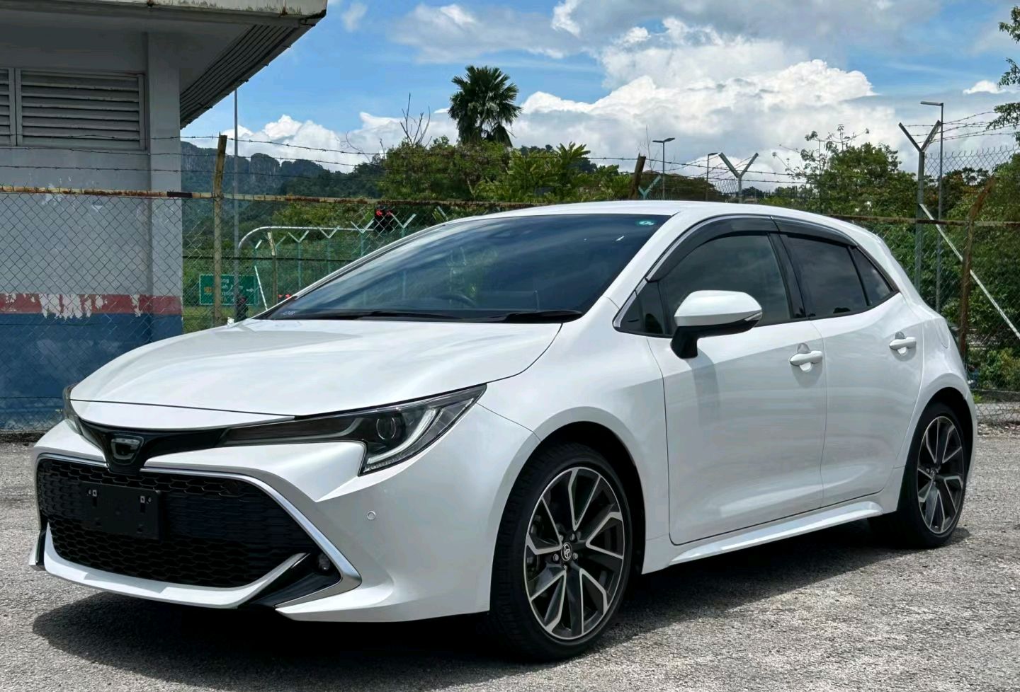 新车驾到!丰田卡罗拉两厢运动轿车实车曝光