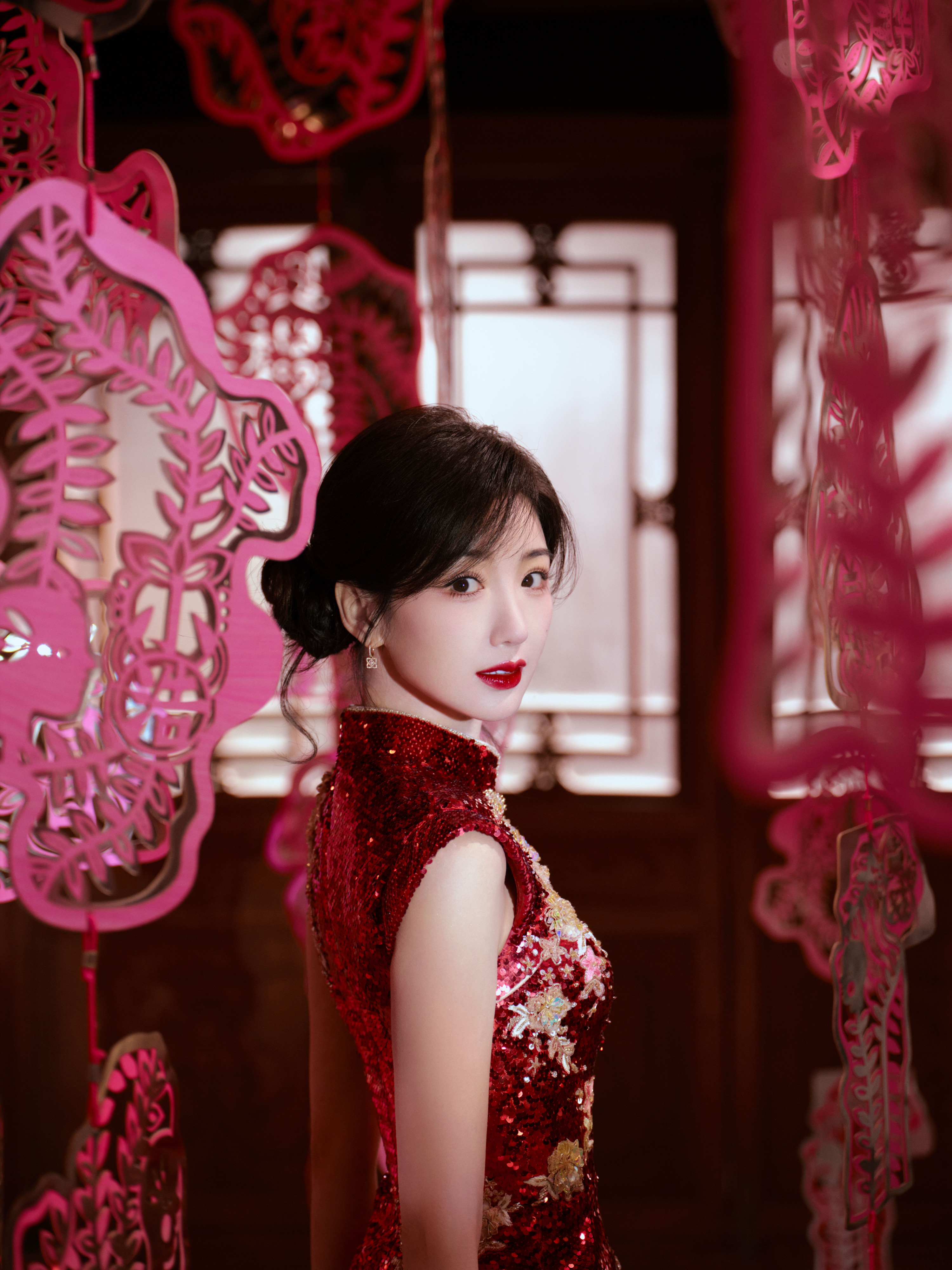 毛晓彤,穿旗袍的毛晓彤,浑身上下都透着古典美!