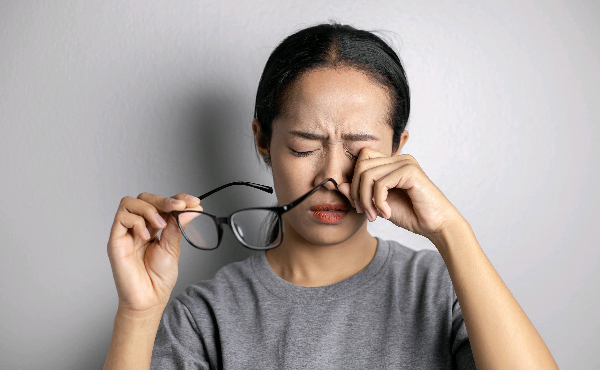 眼睛干涩模糊可能是什么原因