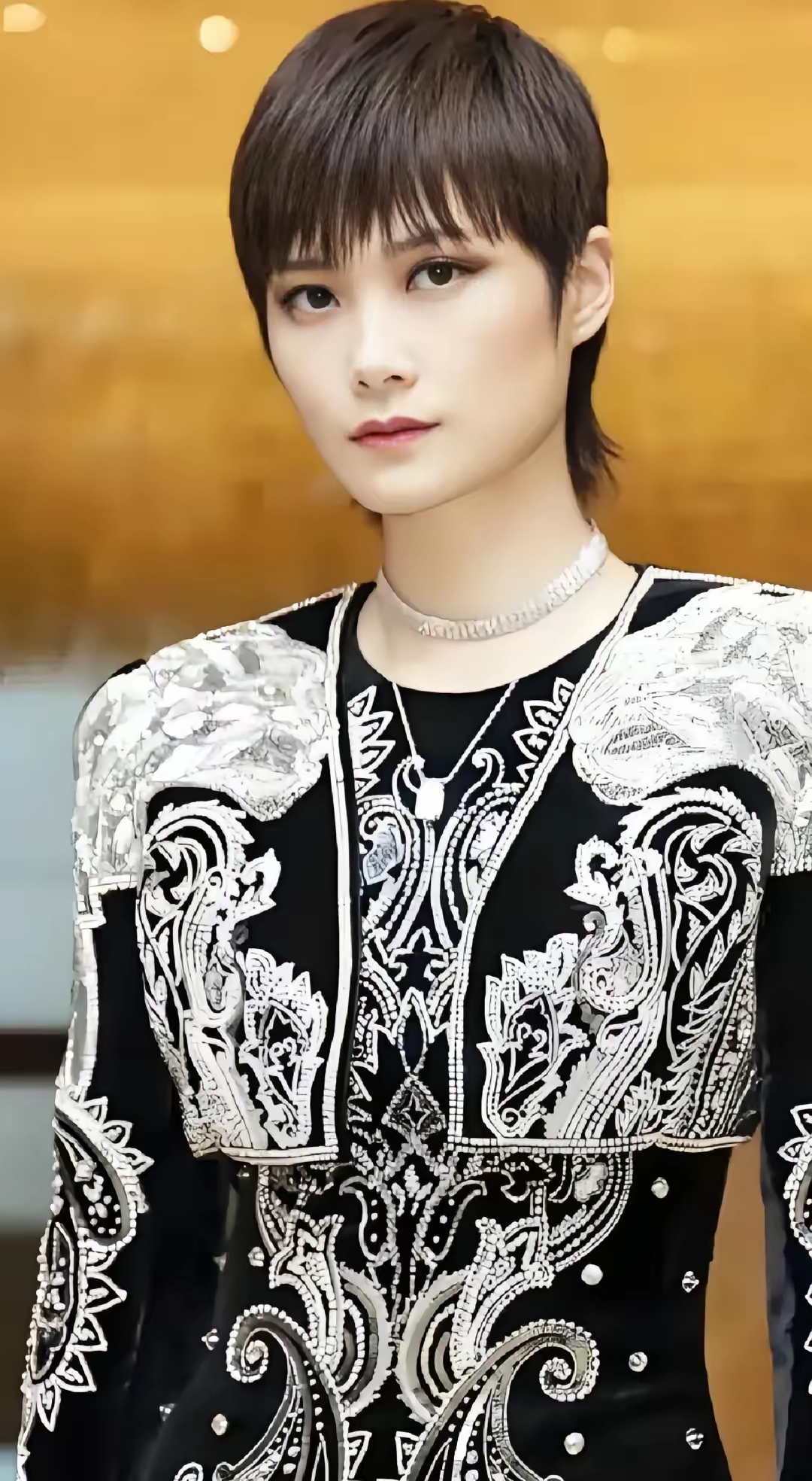 国际巨星李宇春,长相神似一个人