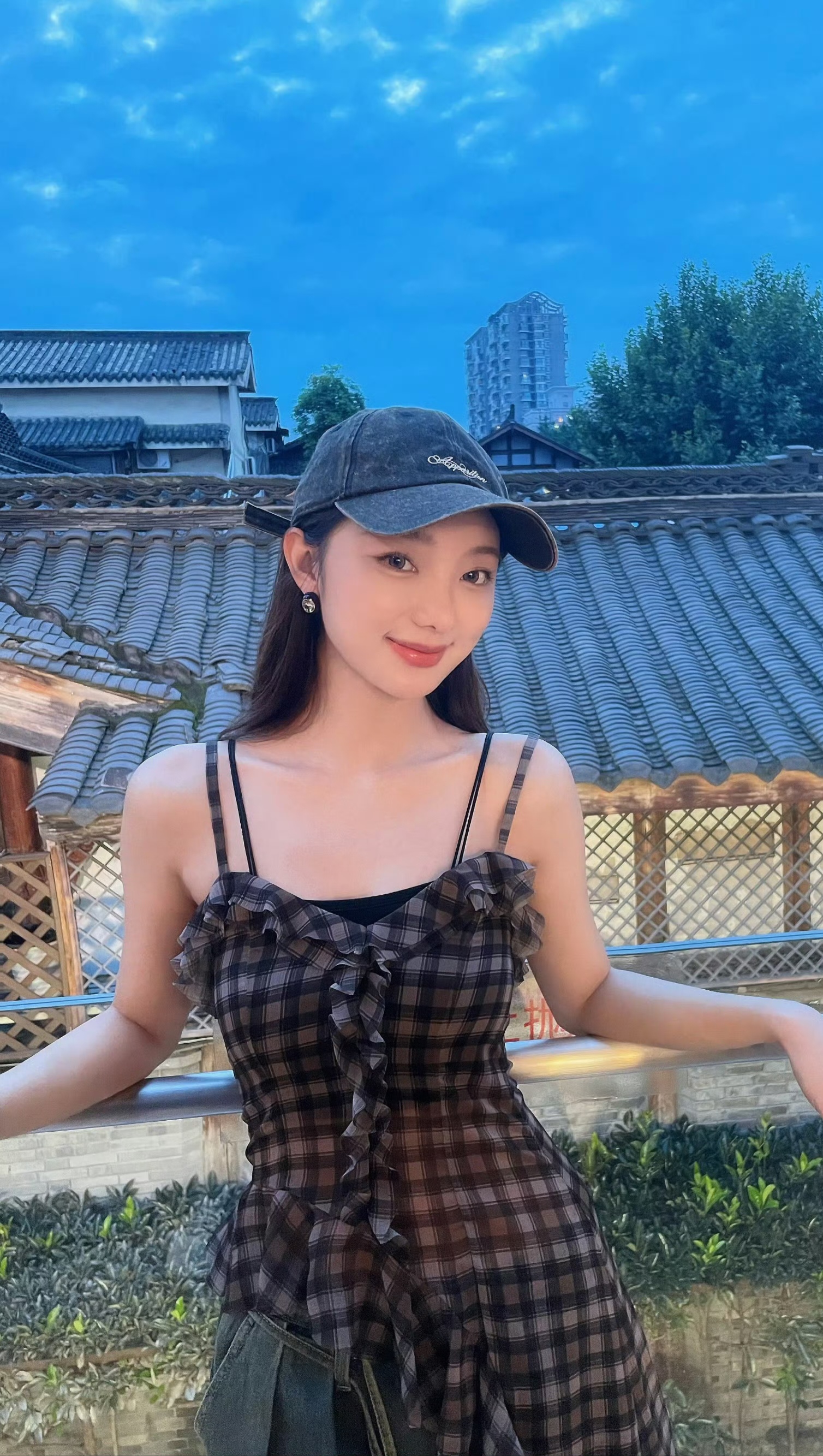 没认认真真看过李紫婷的脸原来这么的网红脸带发箍的样子差点没敢认
