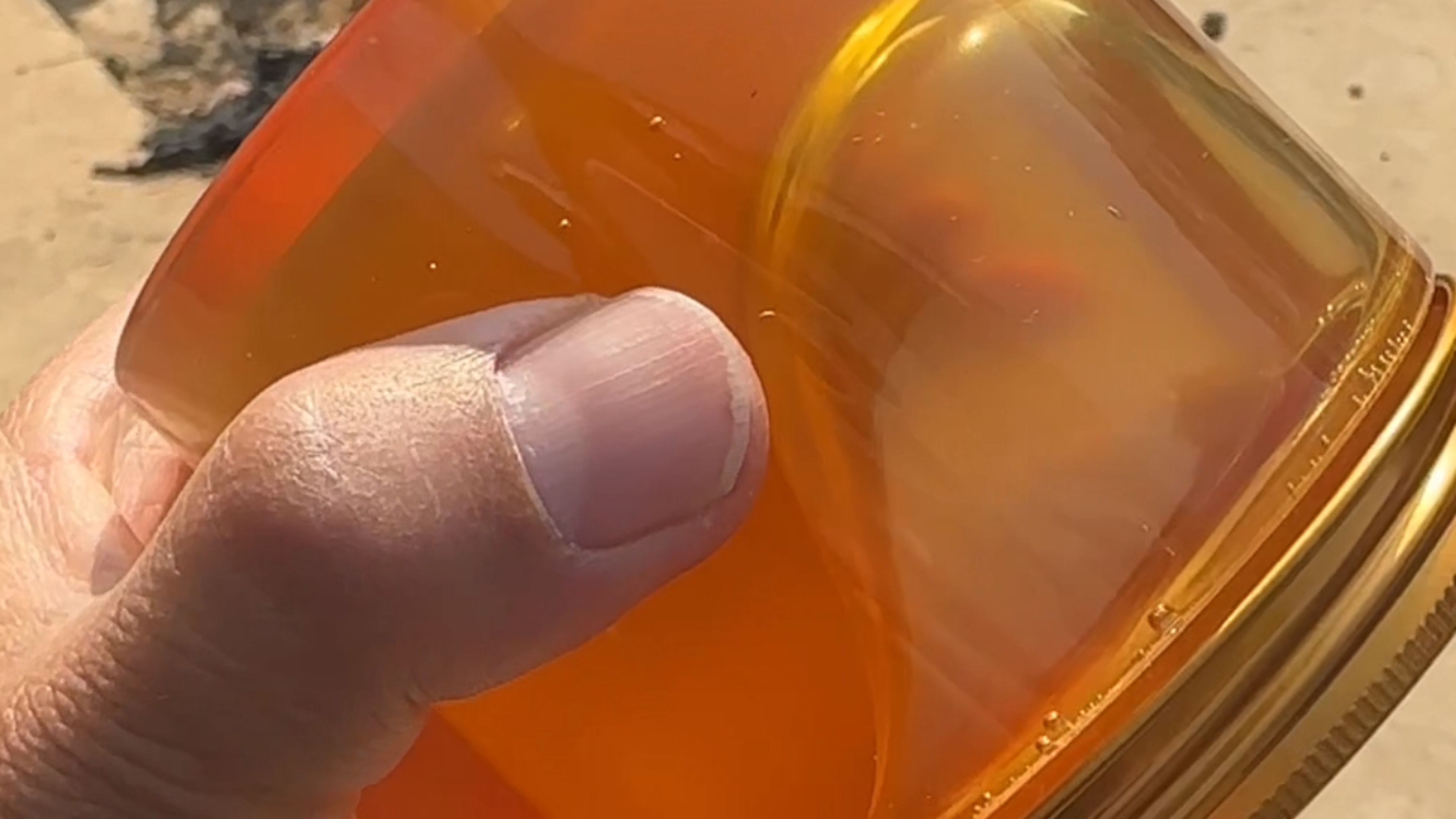 蜂蜜用水怎么辨真假图片(蜂蜜用水怎么辨真假图片对比) 蜂蜜用水怎么辨真假图片(蜂蜜用水怎么辨真假图片对比)