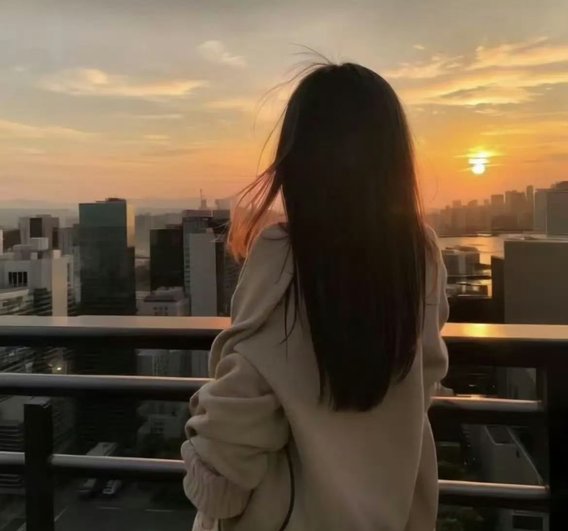 追年地图# 女生背影头像