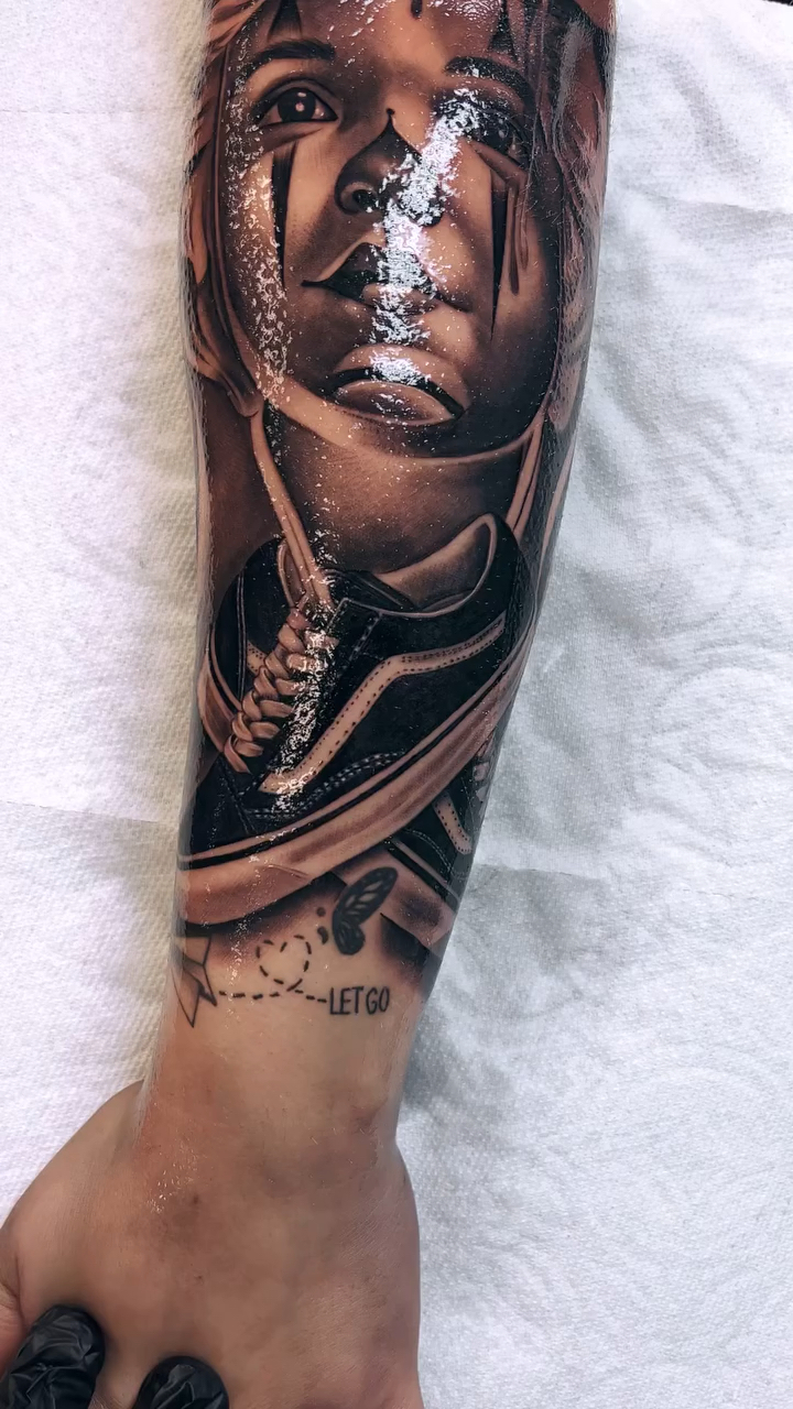 北京纹身/男生手臂写实天使纹身