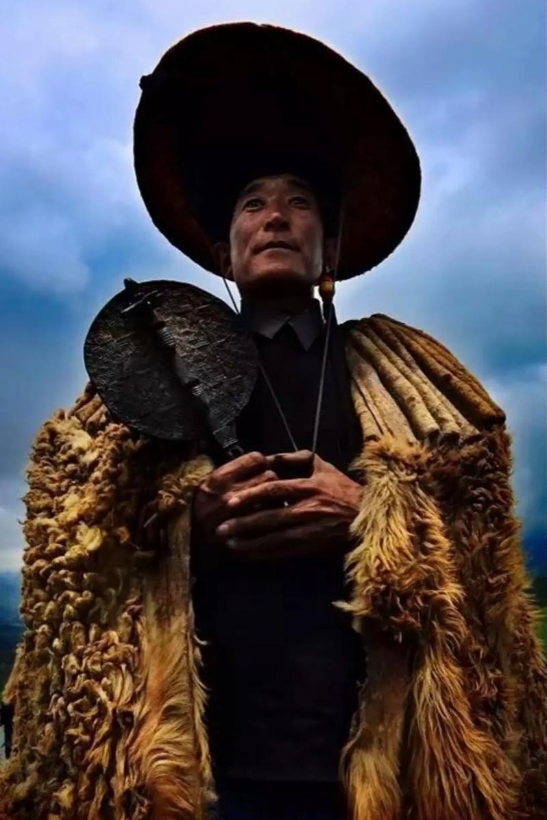 我摇着铃啊 为他默默送行