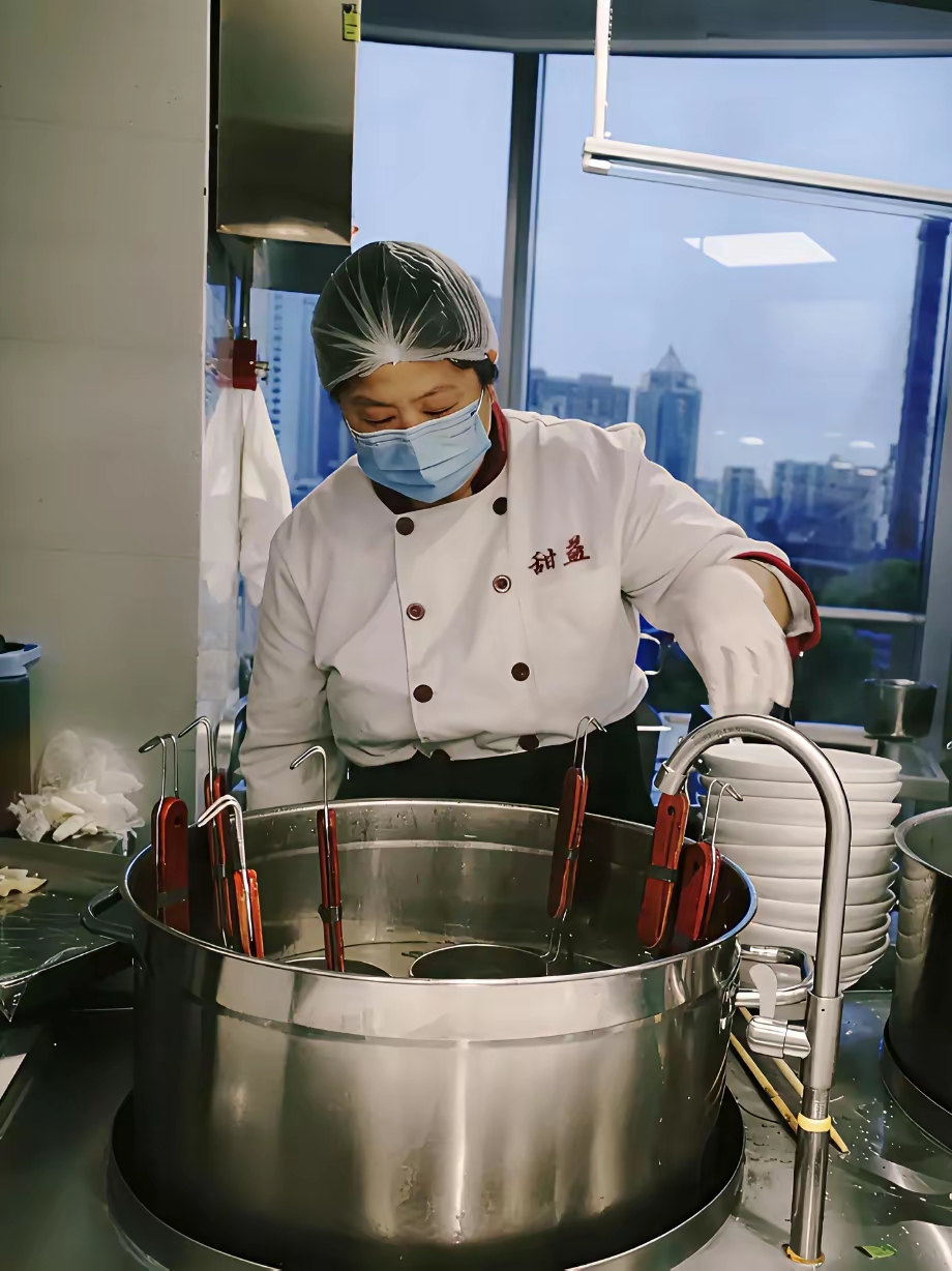 9.1号开始强制性交社保了, 她担心工作保不住了