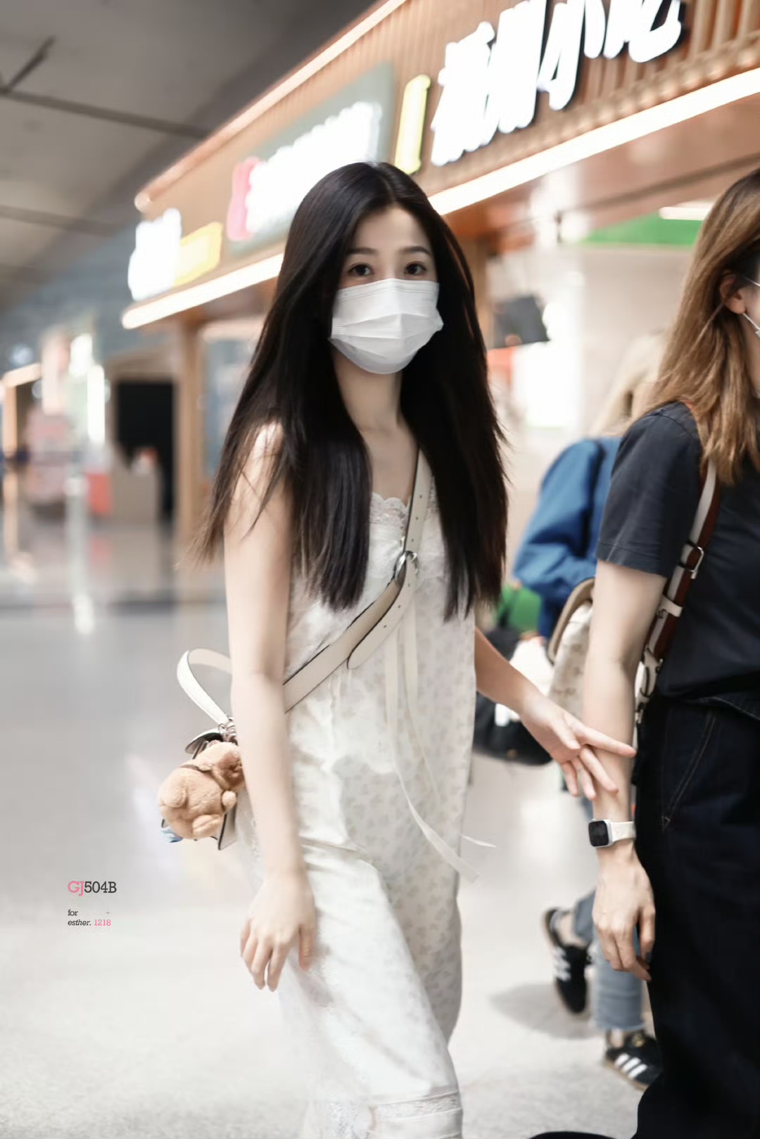 虞书欣机场生图,清冷富家千金即视感