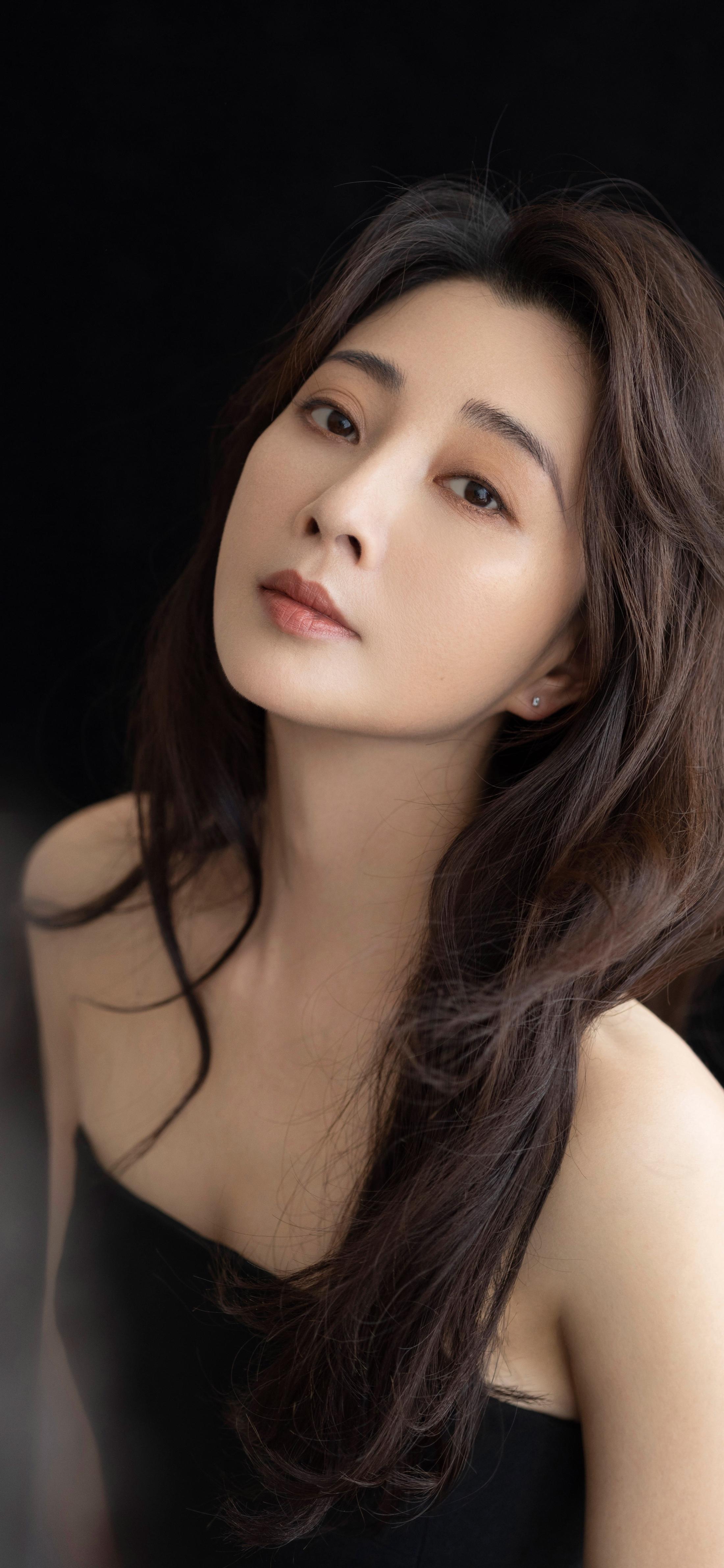 殷桃(高清美图)  殷桃,1979年12月6日出生于重庆