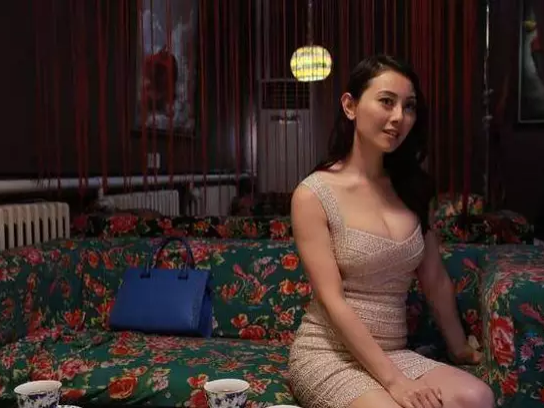 袁嘉敏:从"最上镜小姐"到风月片女星,她的娱乐圈路到底怎么了