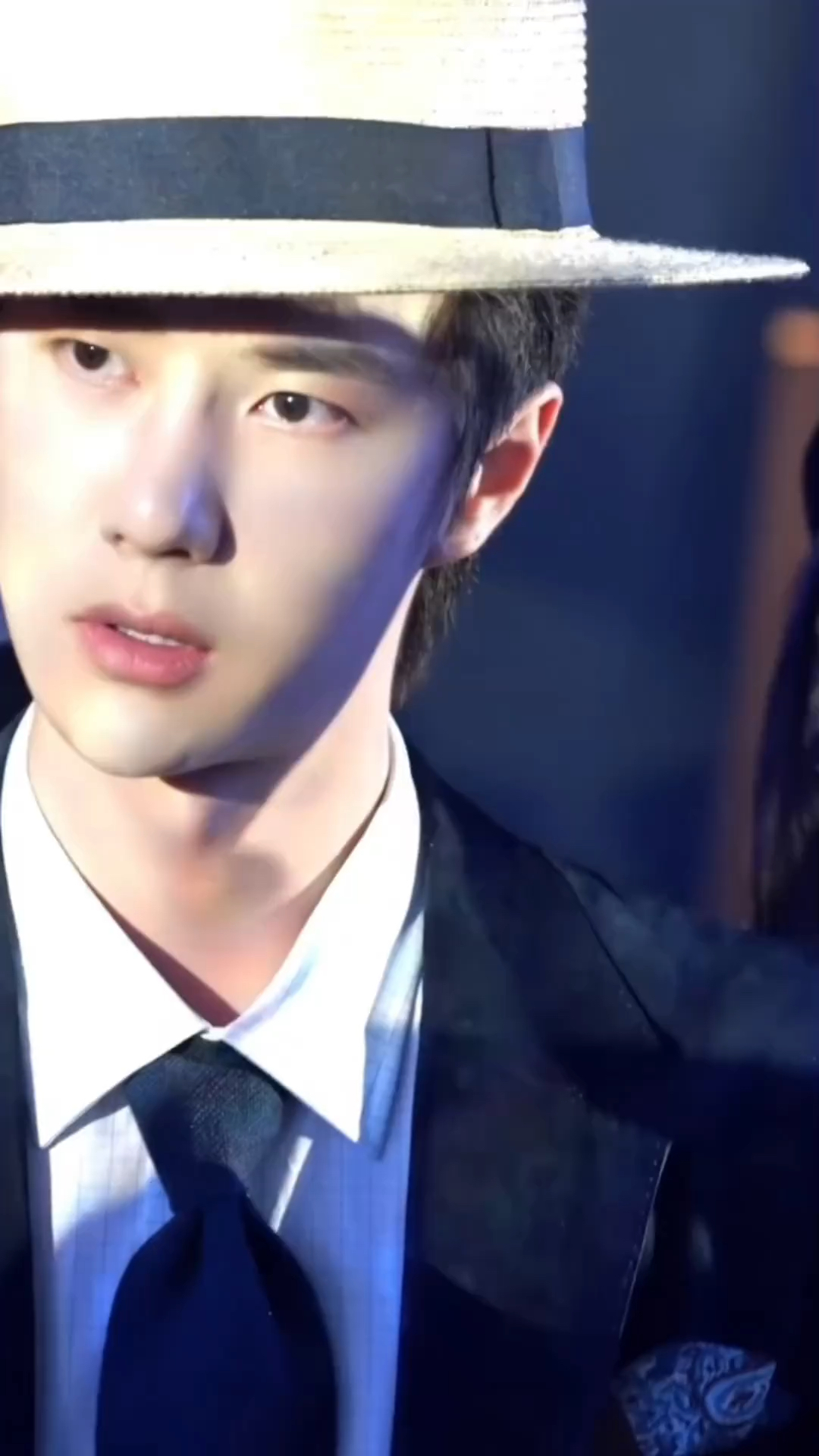 王一博:一个戴草帽都帅到爆的男人!