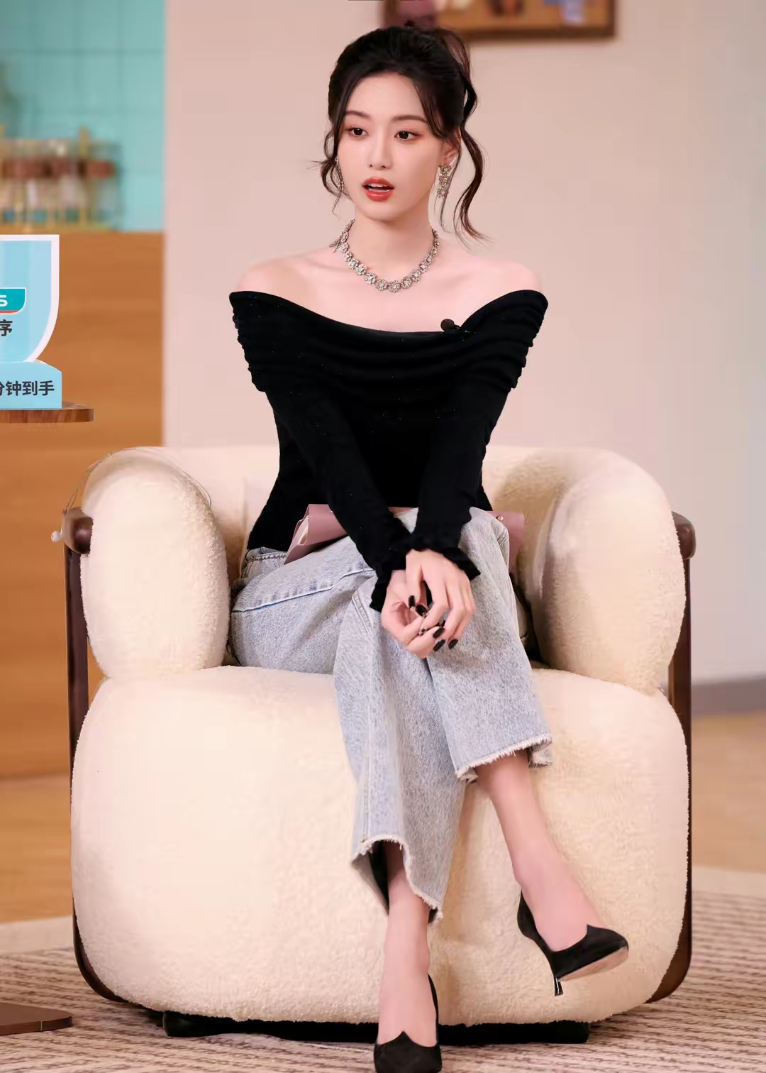 家人们谁懂啊!刷到徐艺洋的一组新图,直接被她的穿搭狠狠拿捏