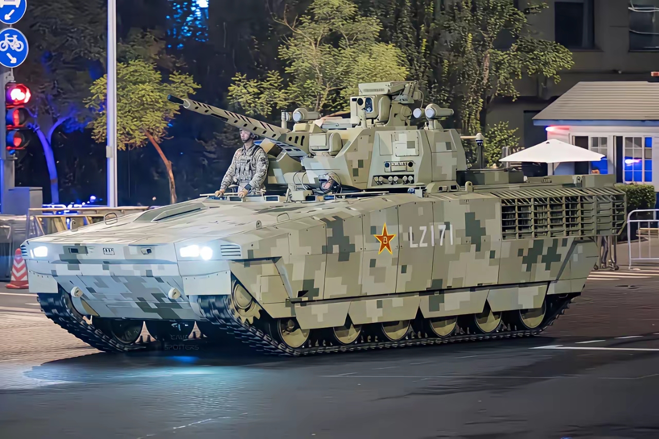 新型履带式步兵战车"豪"得很哇!