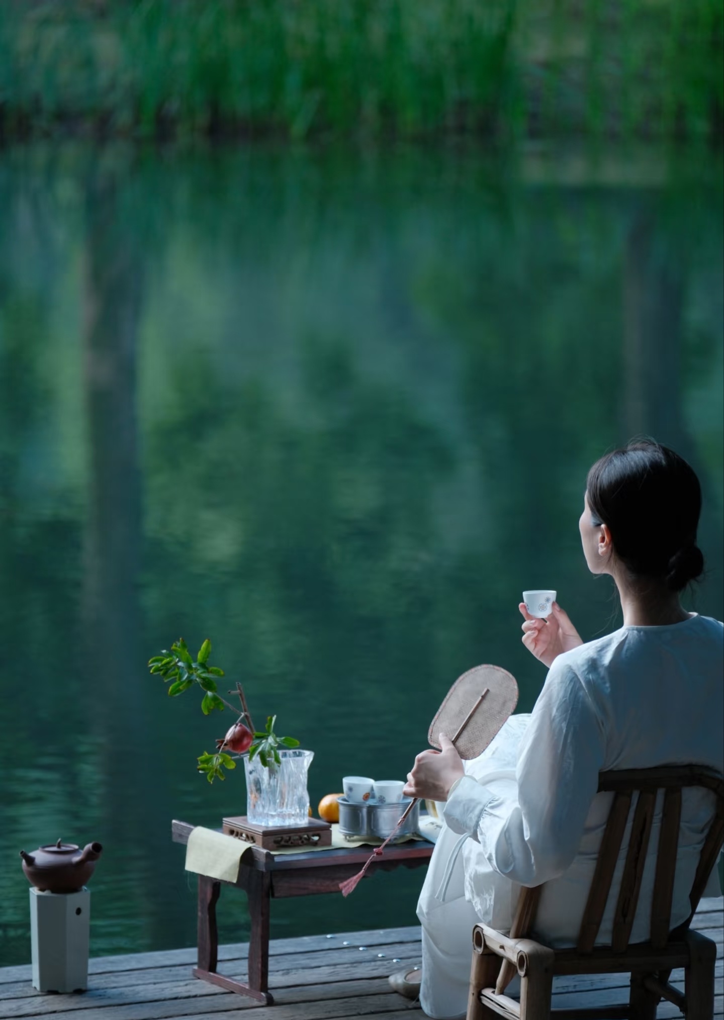 "  吵架的目的女子修行背影美女喝茶背影图片一个人喝茶的背影图片终