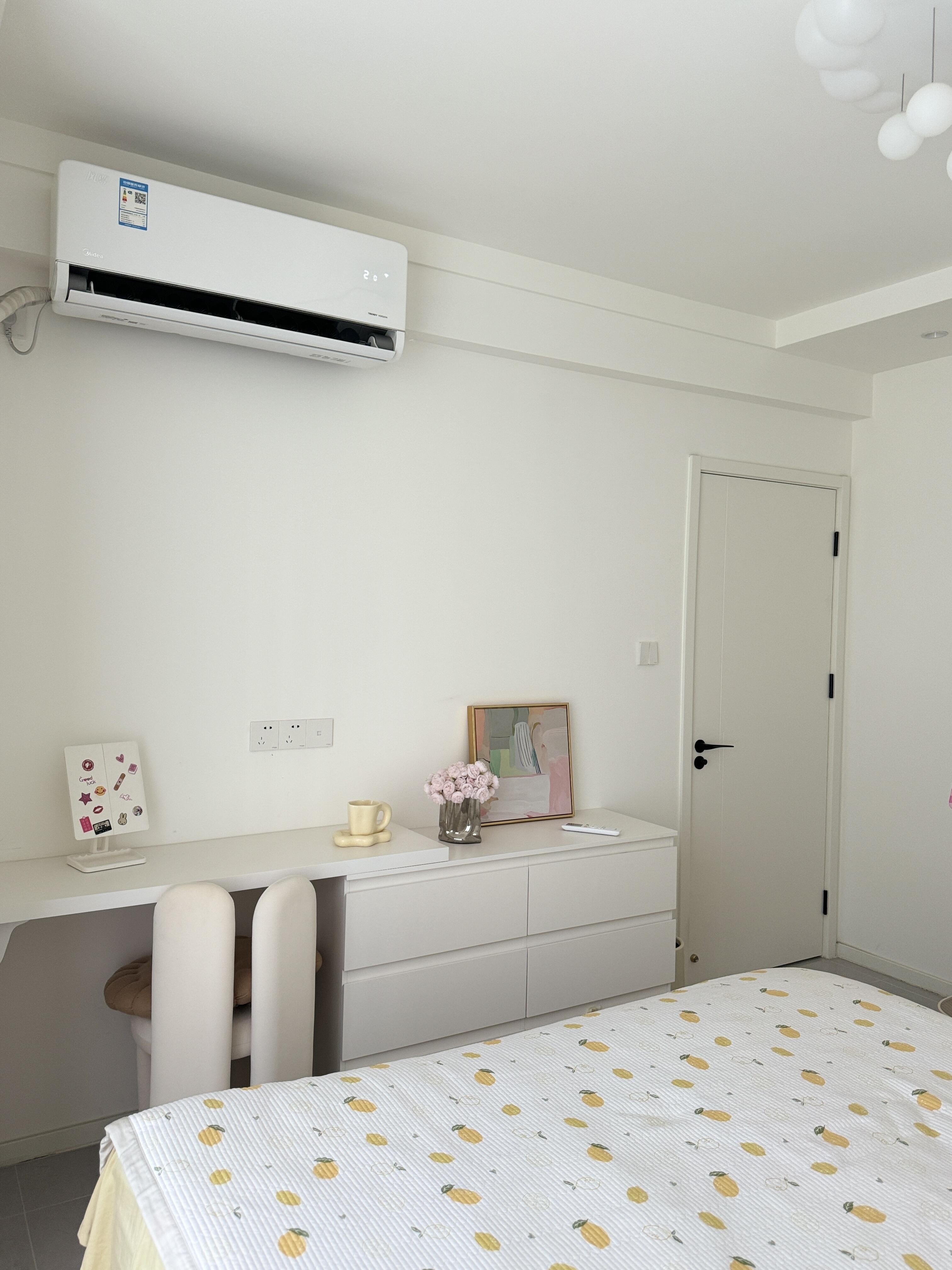 客厅无吊顶,普通家庭房间照片装修双眼皮效果图简装风格装修图片简装