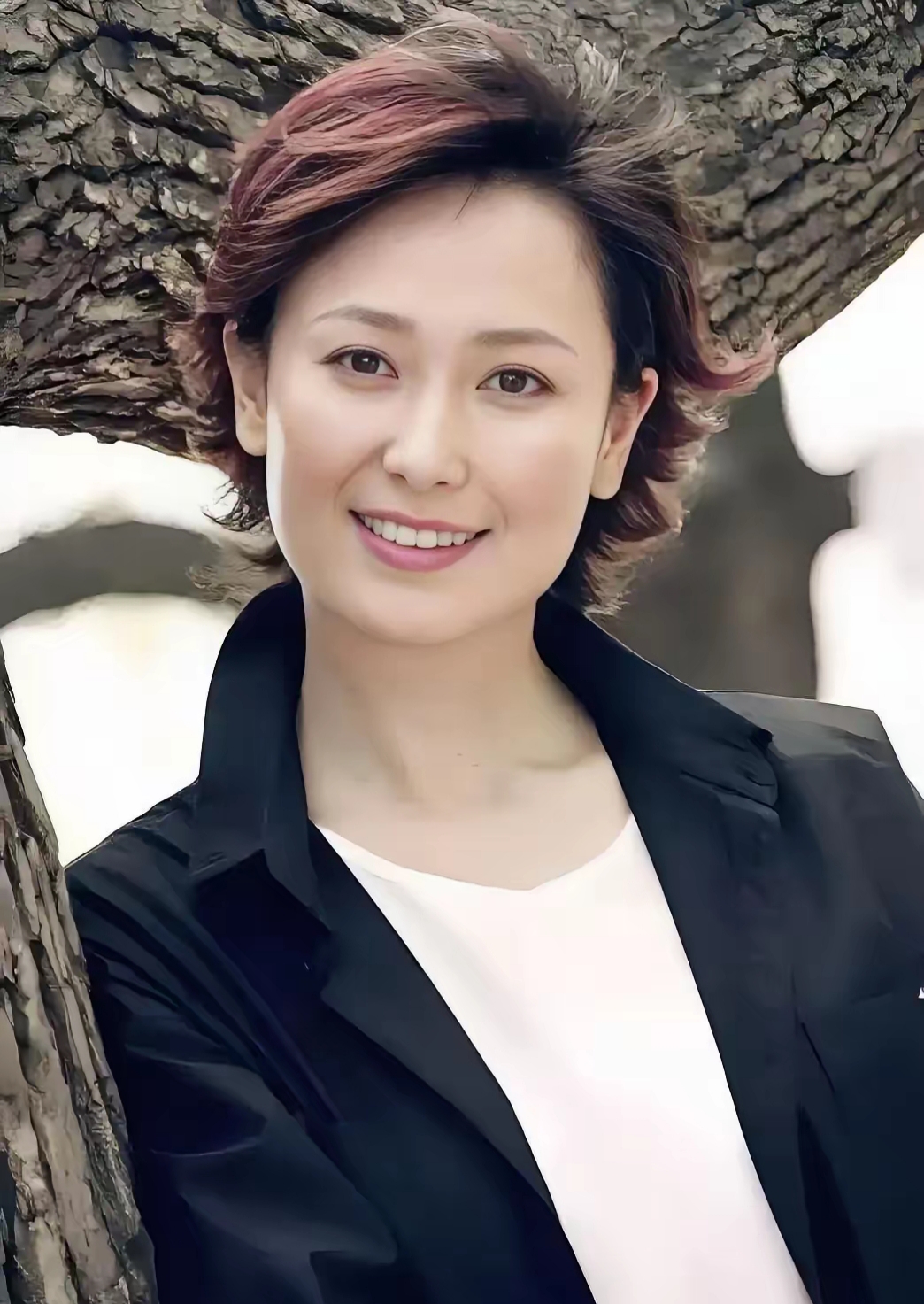 左翎,几十年过去了,依旧貌美如花,61岁还这么的端庄秀丽