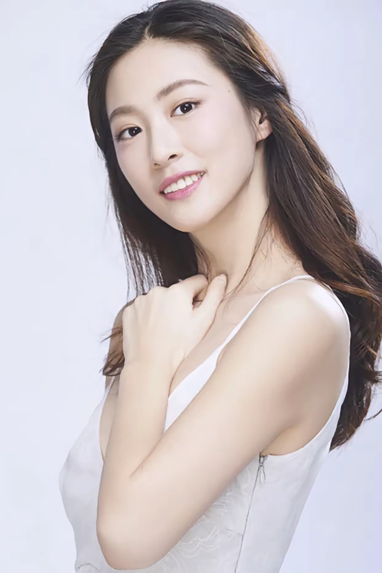 赵芮菡,1996年2月6日出生于山东青岛,毕业于北京电影学院,中国内地女