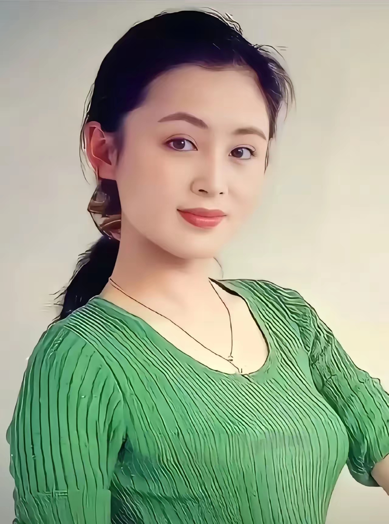 1987年19岁的陈红留下的珍贵的写真照片