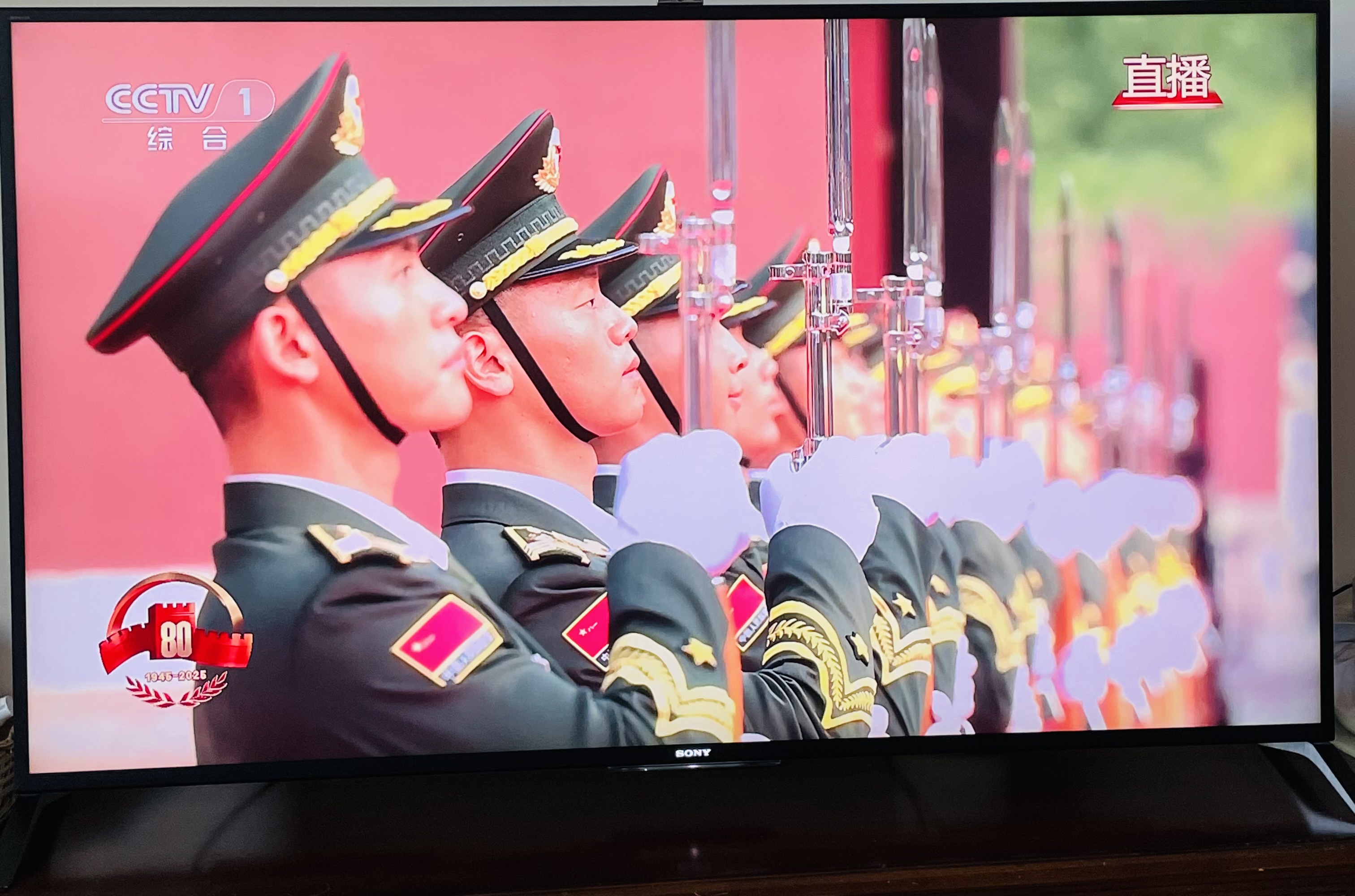 打电话询问深圳天威视讯,得知从今年7月起,深圳取消了模拟电视信号