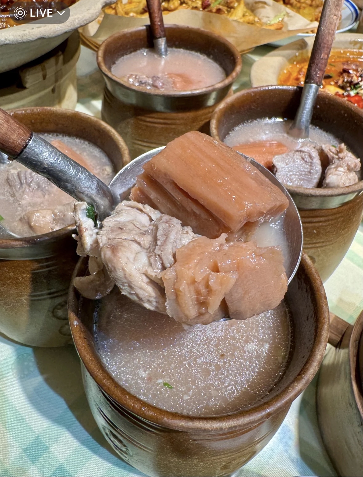 除了肉香还有莲藕本身的那种清甜平常在饭店喝的都屎憋⒆优禾里⒆ 