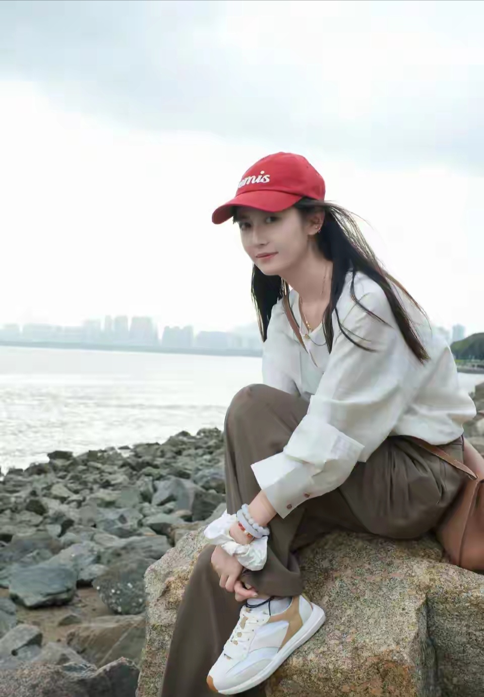 陈钰琪这组海边美照也太绝了!