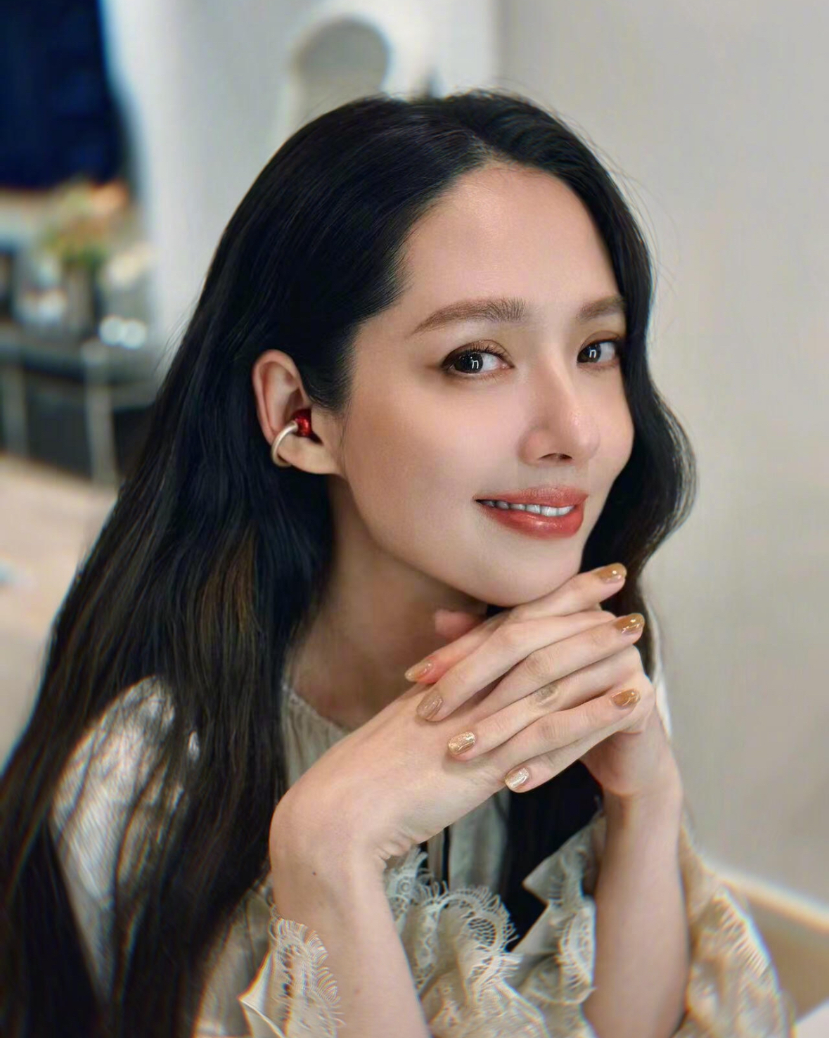 郭碧婷晒照被评好像向太不仅长相越来越像穿衣风格也越来越向太化
