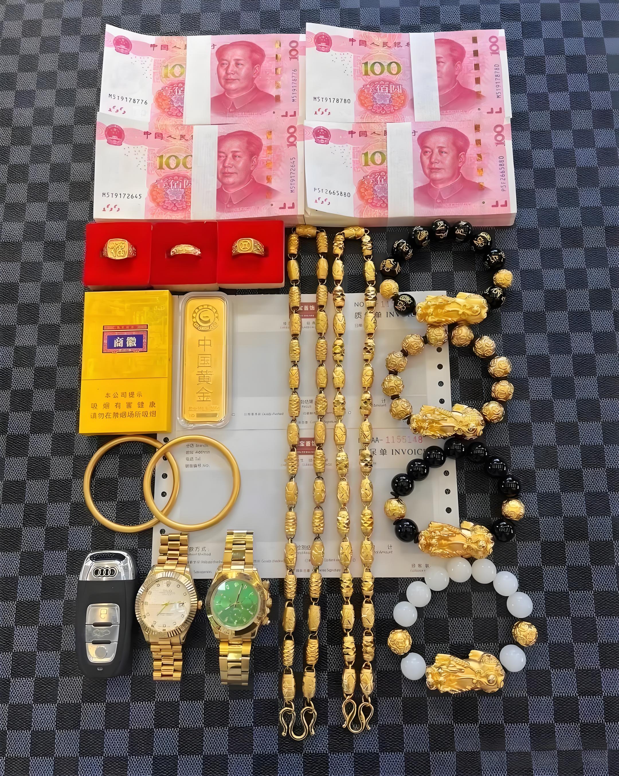 奉劝大家一句,有钱的时候多买点黄金,不然落难的时候都没办法翻身