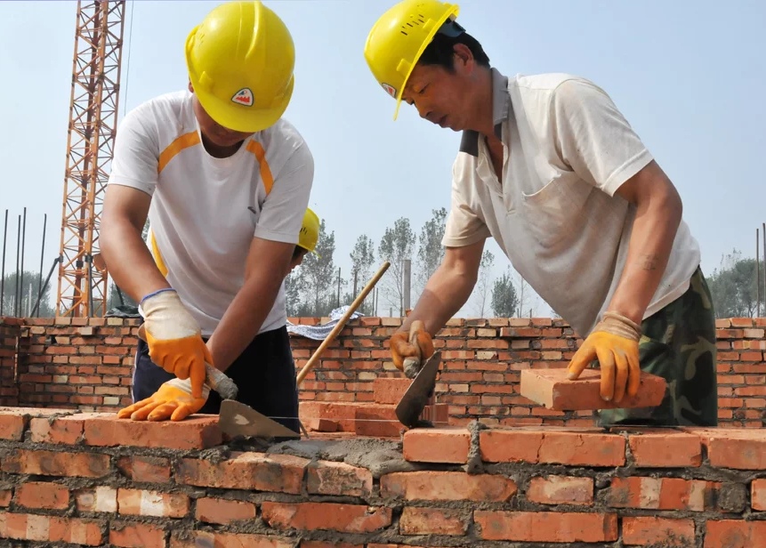 工人生活北京房山区工地干活照片纯人工干活图片男子当建筑工饶甑琢 
