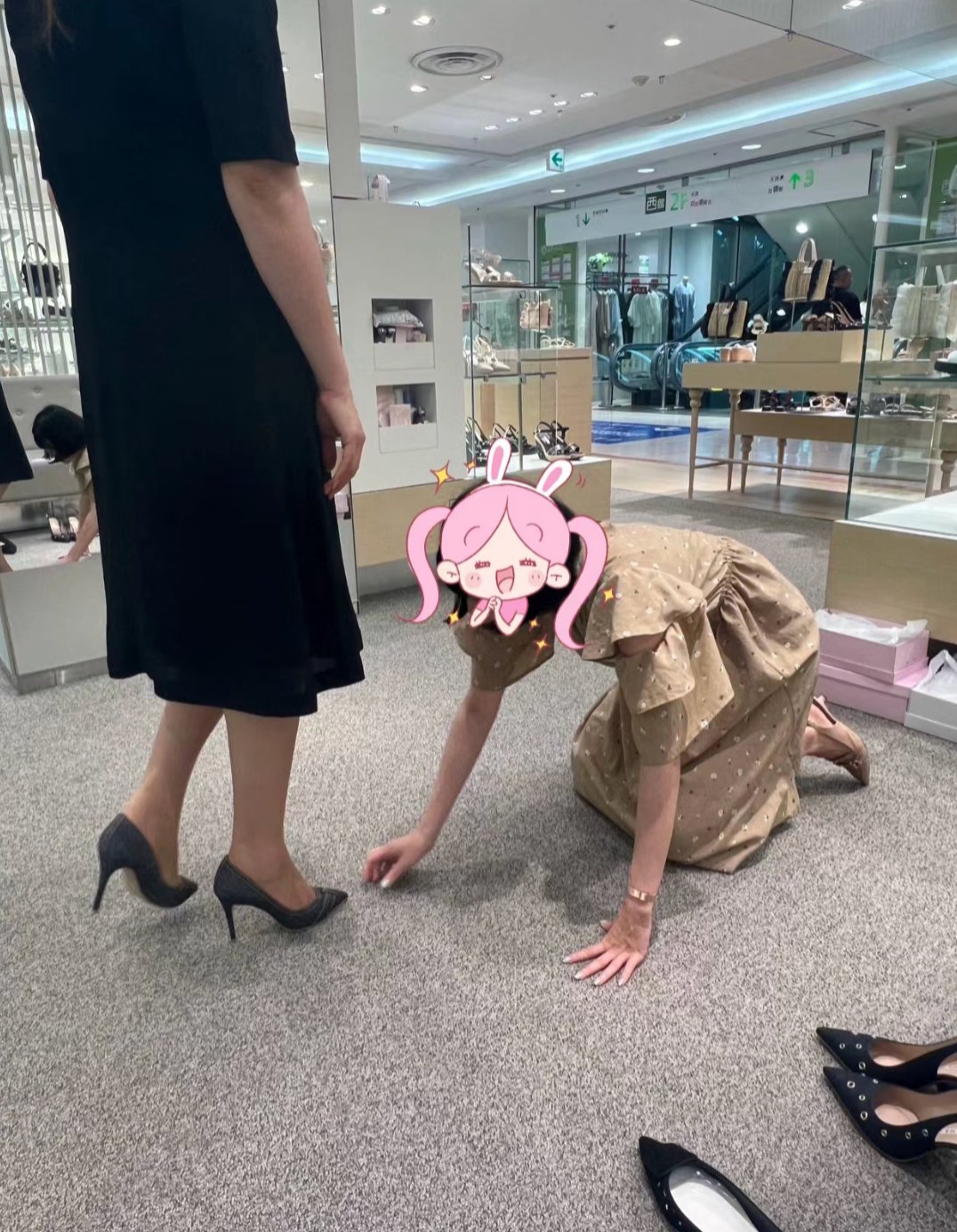 腿下跪美女跪下伺候女生穿高跟鞋跪下磕头女的跪下的图片日本跪式礼仪