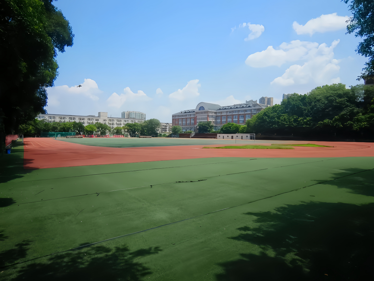 重庆对外经贸学院一名20岁的大学生