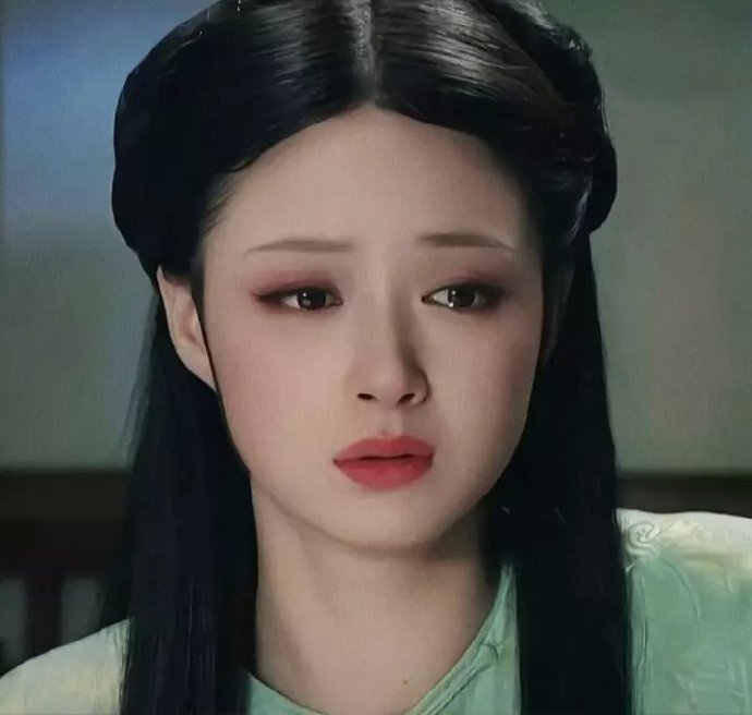 在拍摄前,为了很好呈现角色蒋欣提前来到了拍摄房间