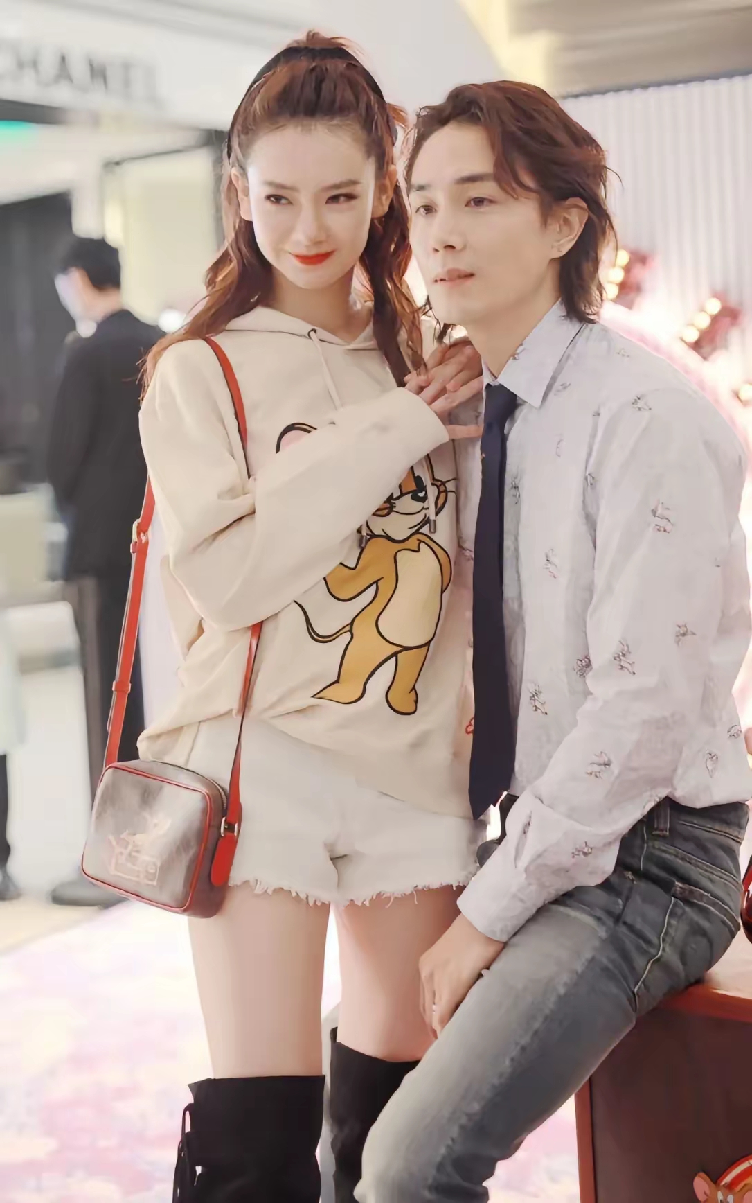 热点大家聊# 戚薇李承铉在节目里爆料,二人能在厕所聊几个小时