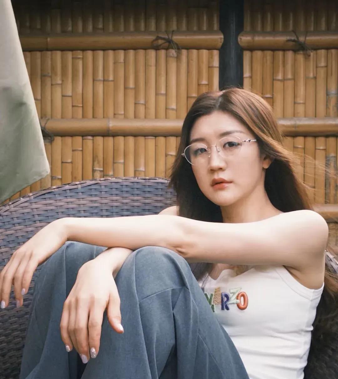 现在网上铺天盖地的都是陈梦和王曼昱的美照以前从没想过王曼昱竟会