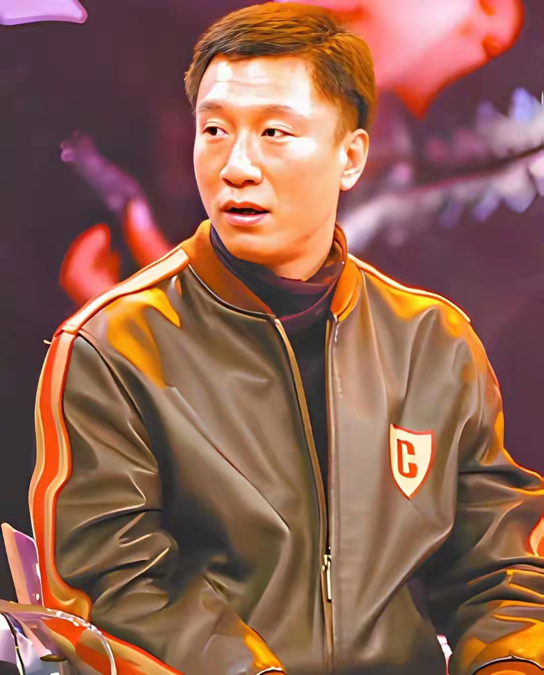 网友街头偶遇孙红雷开300万五代揽胜,墨镜白t配寸头,大哥气场拉满 !