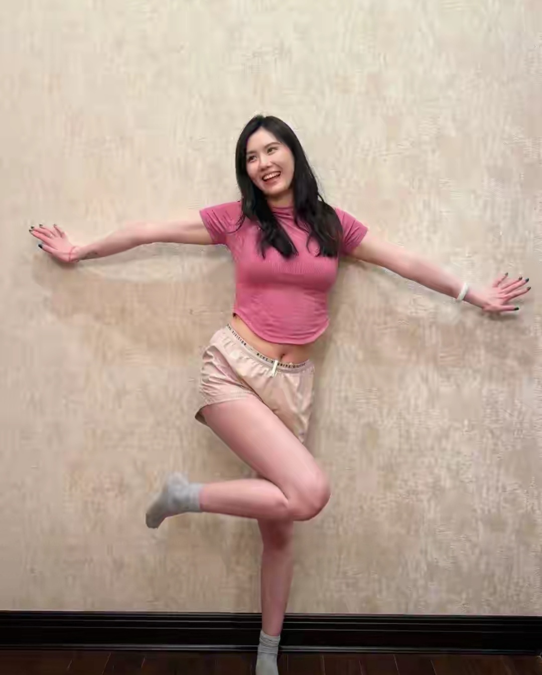 美女刘湘近照引热议网友惋惜这颜值身材不进内娱太浪费