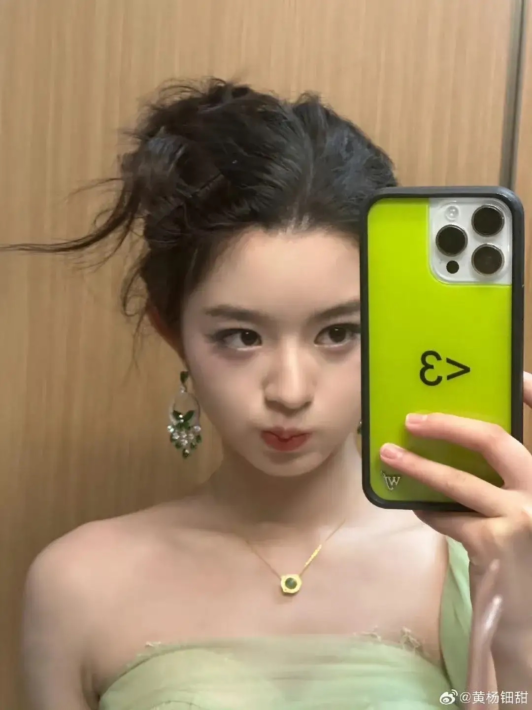 耀客传媒老板娘张萌公开力挺黄杨钿甜