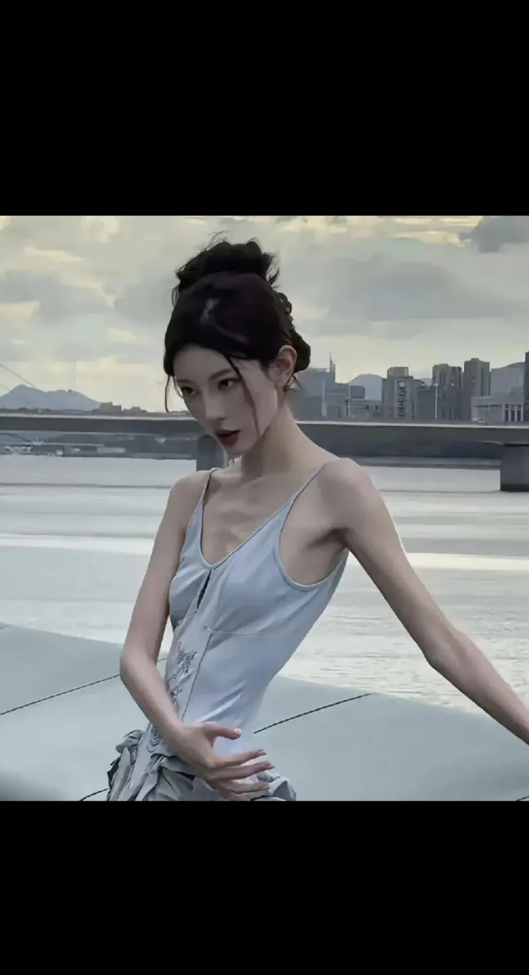 骨感美女,喜欢吗?