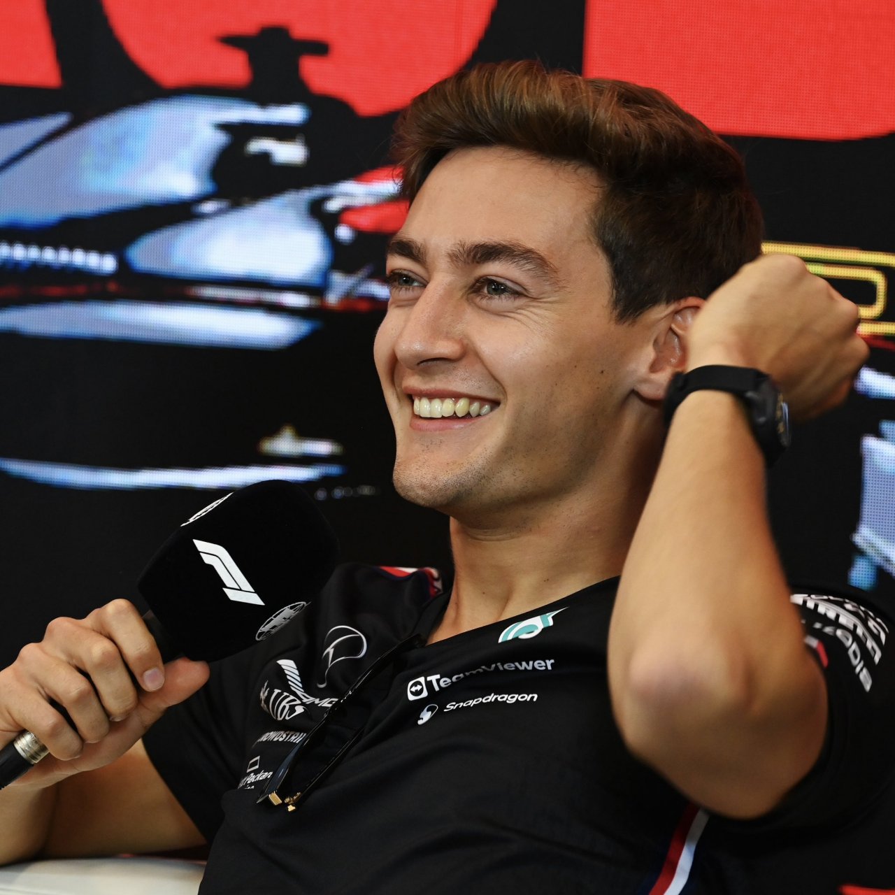 【好人乔治】拉塞尔邀请去年在银石赛道发生事故后帮助过周冠宇的所有