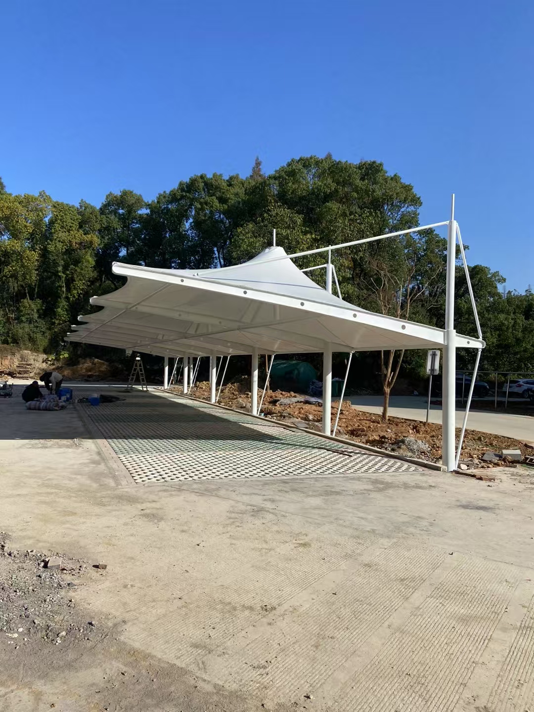 嘉兴工厂停车场遮阳工程,车位防晒遮阳篷挡雨棚,绍兴电动遥控伸缩棚