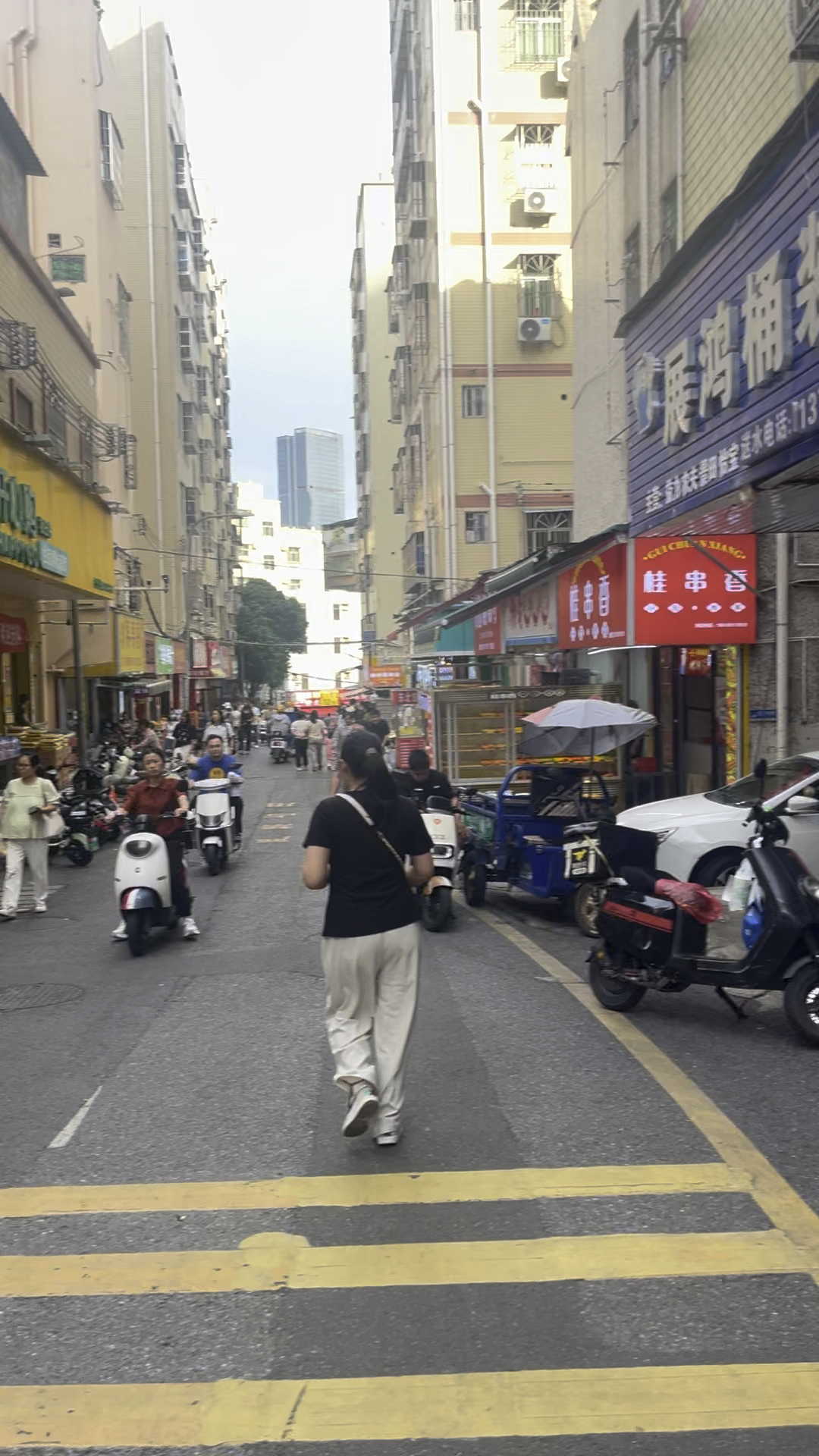实拍深圳城中村,还没到晚上都开始热闹,拍摄于下午五点钟