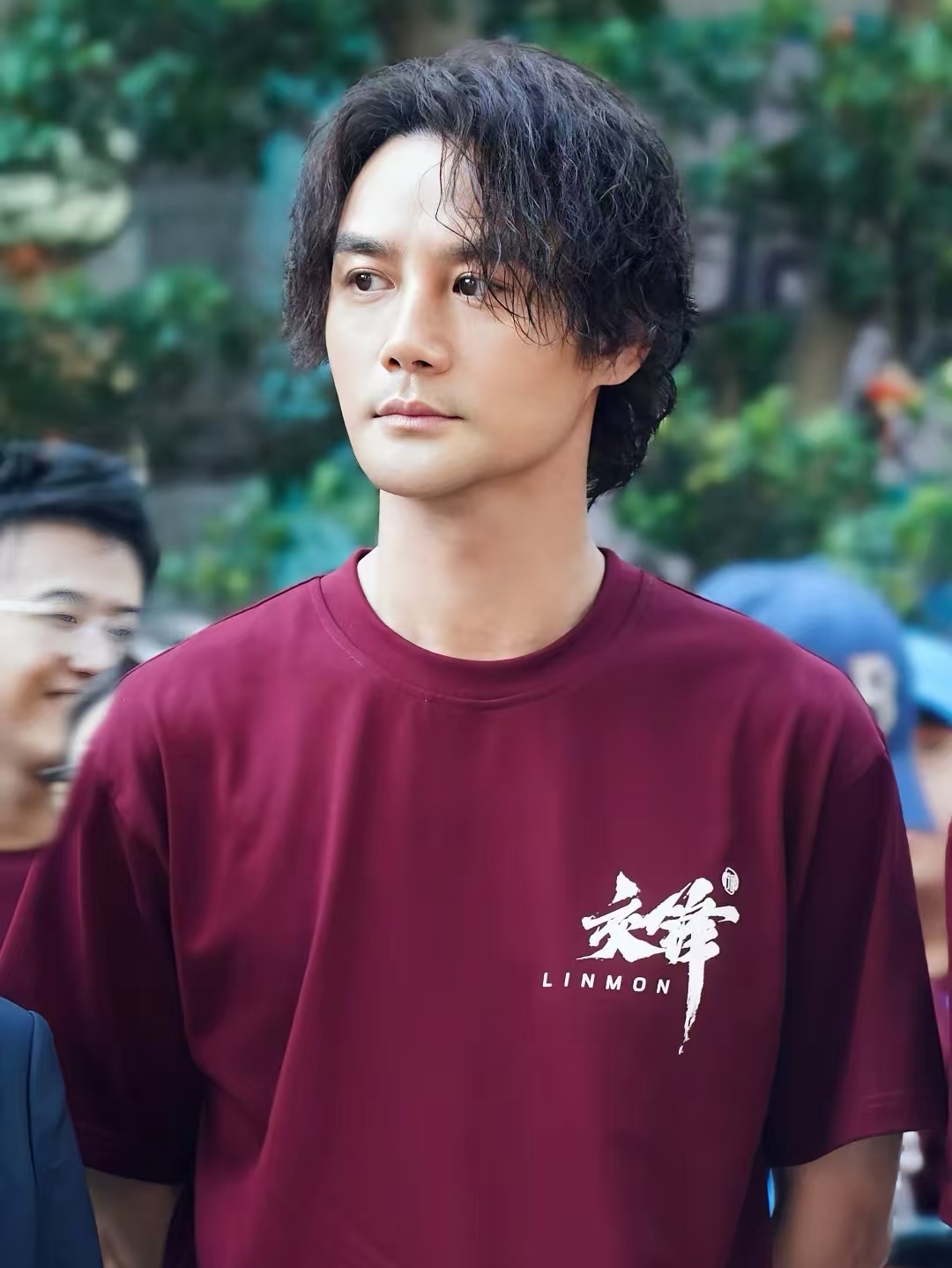感觉演员王凯复出以后模样像变了似的,鼻子变化很大,鼻梁子比以前高