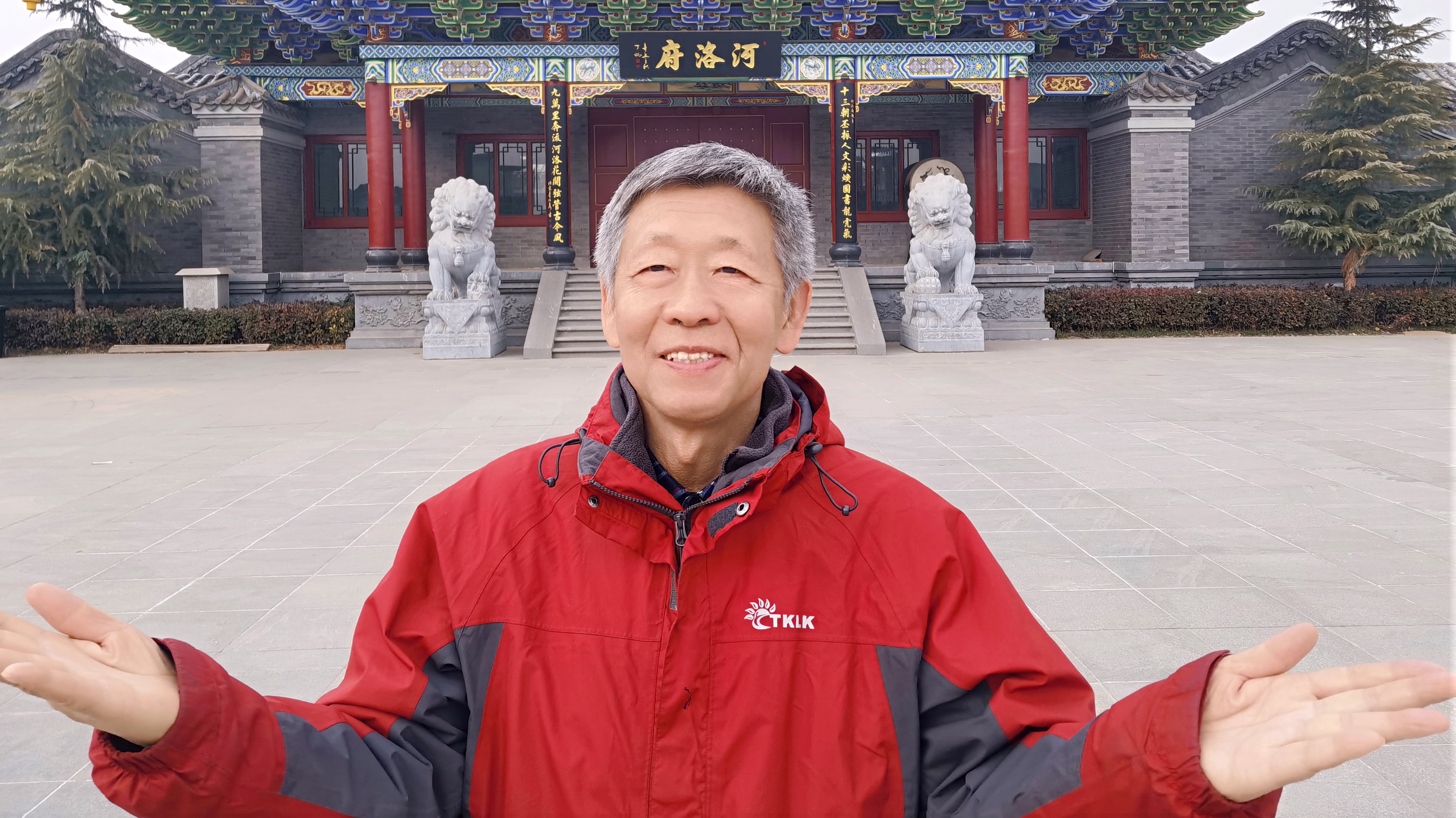 洛阳河洛古城的景色还是不错的,这是古城内河洛府的门前广场,在这里