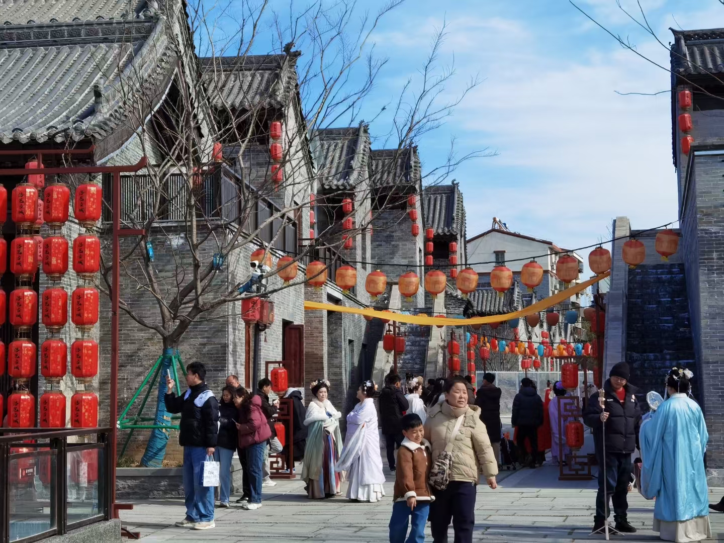 请欣赏河南洛阳洛邑古城的春日景色!#人间烟火中国年# #旅行寻