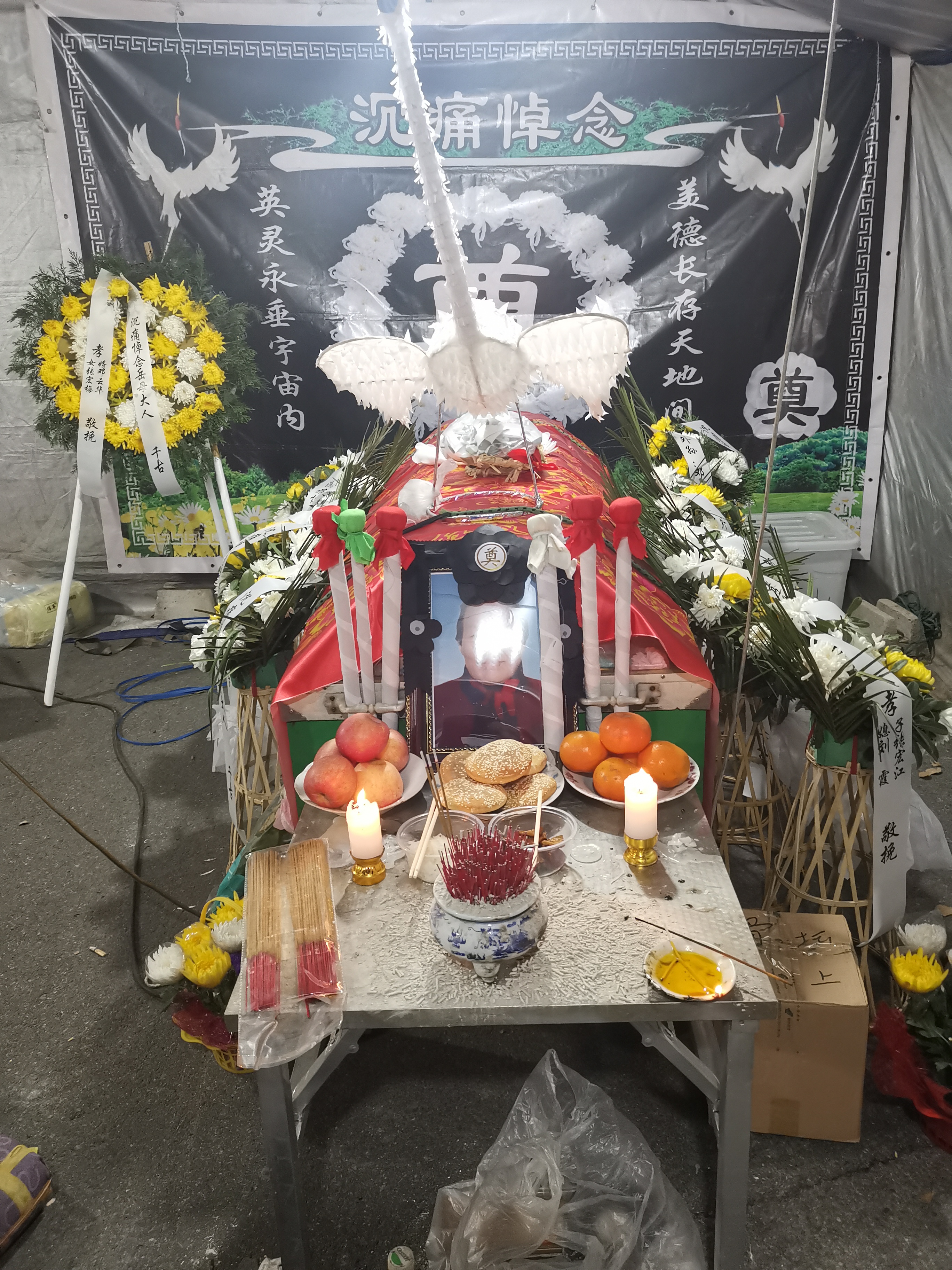 昨天,终于赶到九江,来参加亲人的葬礼