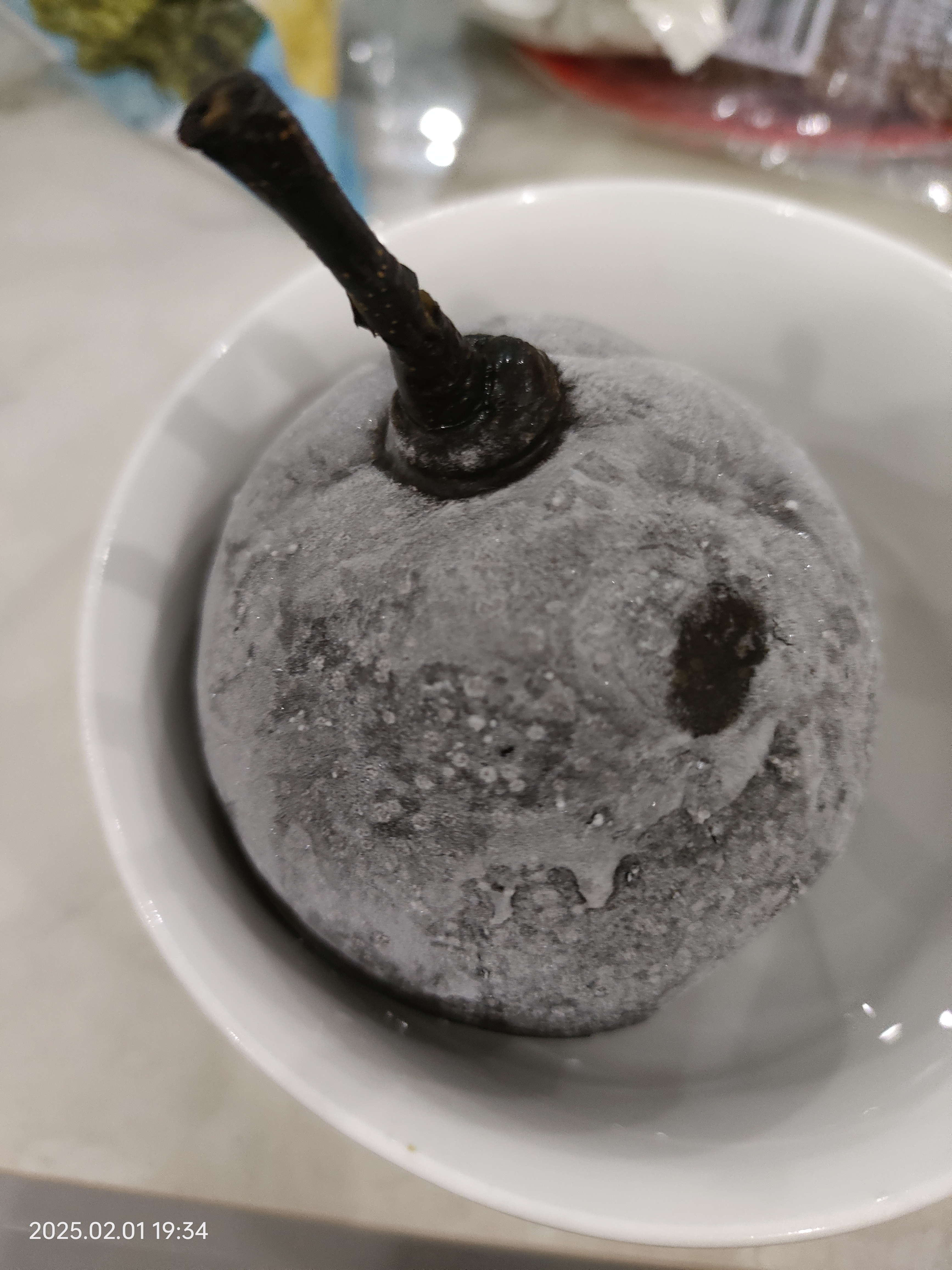 一是带着冰碴吃就如吃雪糕一样很爽一是化透喝梨汁适合老人和孩子