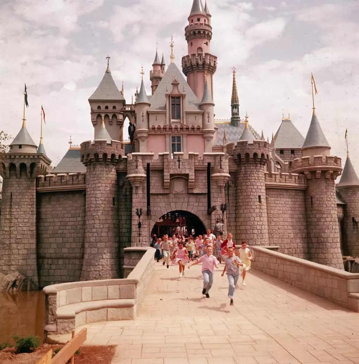 老照片1955年美国洛杉矶迪斯尼乐园#迪士尼乐园历史瞬间 #美国经典