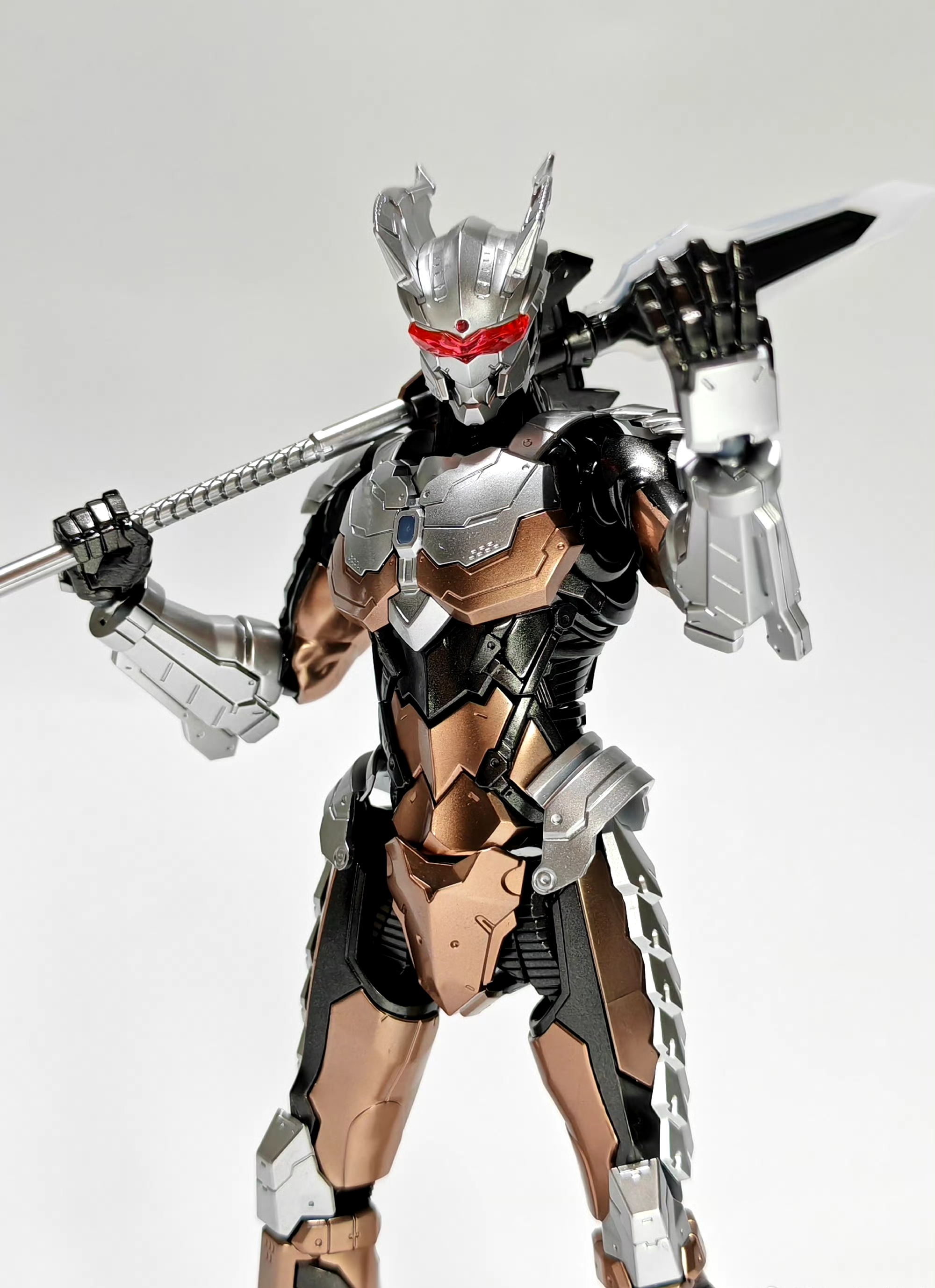 该装甲的原型是《超银河传说外传:赛罗奥特曼vs黑暗洛普斯赛罗》中的