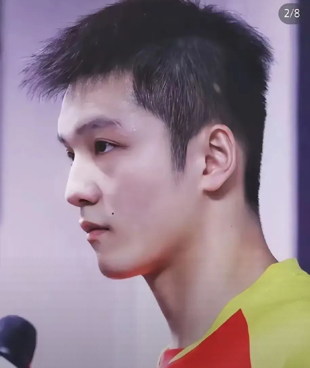 这样一来,在视觉上可以拉长脸型,给人以清爽樊振东发型樊振东侧脸