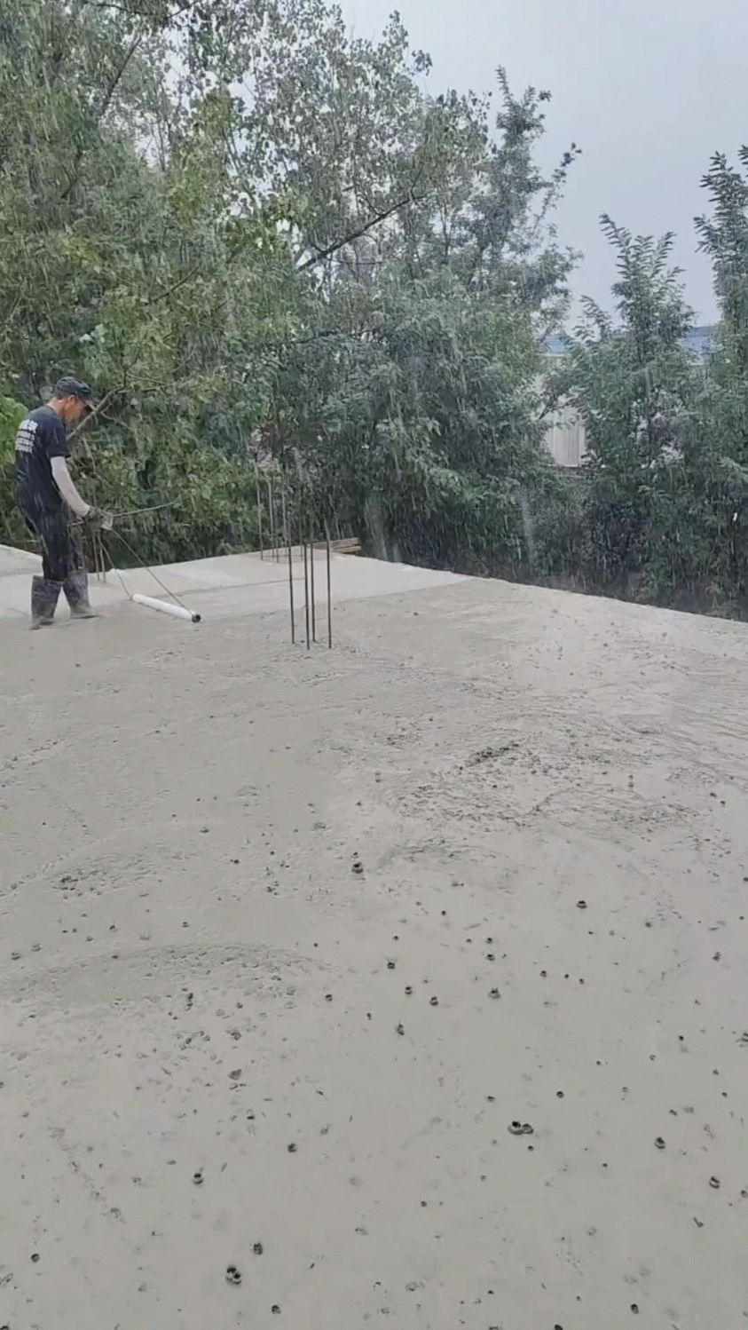 楼面混凝土浇筑遇到下雨天
